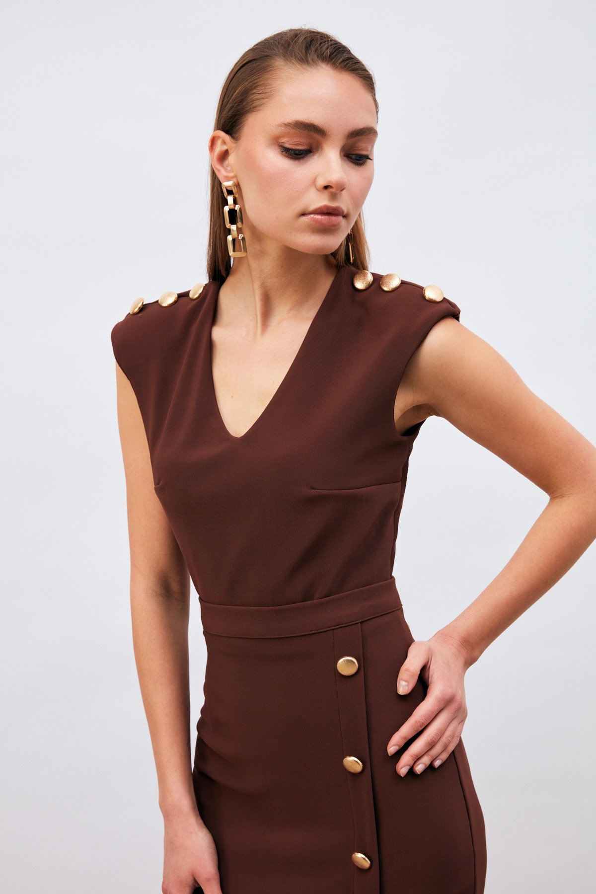 Vatkalı Gold Düğmeli Bluz - KAHVE