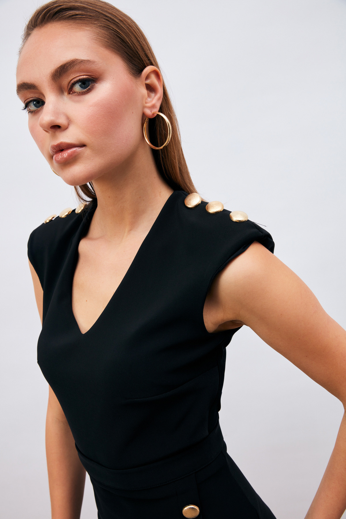 Vatkalı Gold Düğmeli Bluz - SİYAH