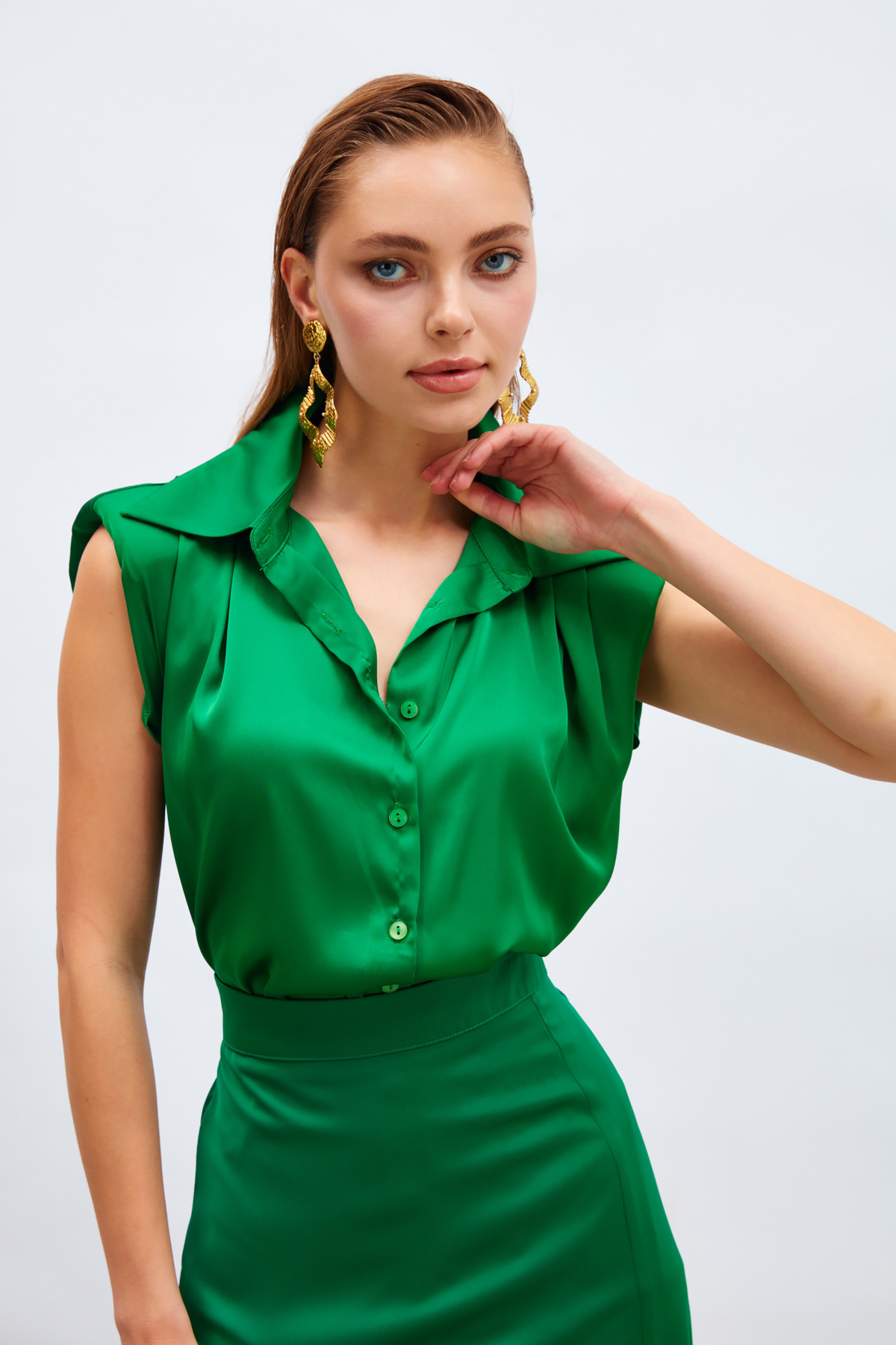 Waistless Sleeveless Satin Shirt - GREEN