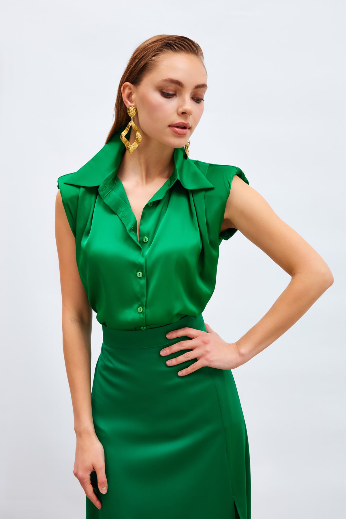 Waistless Sleeveless Satin Shirt - GREEN