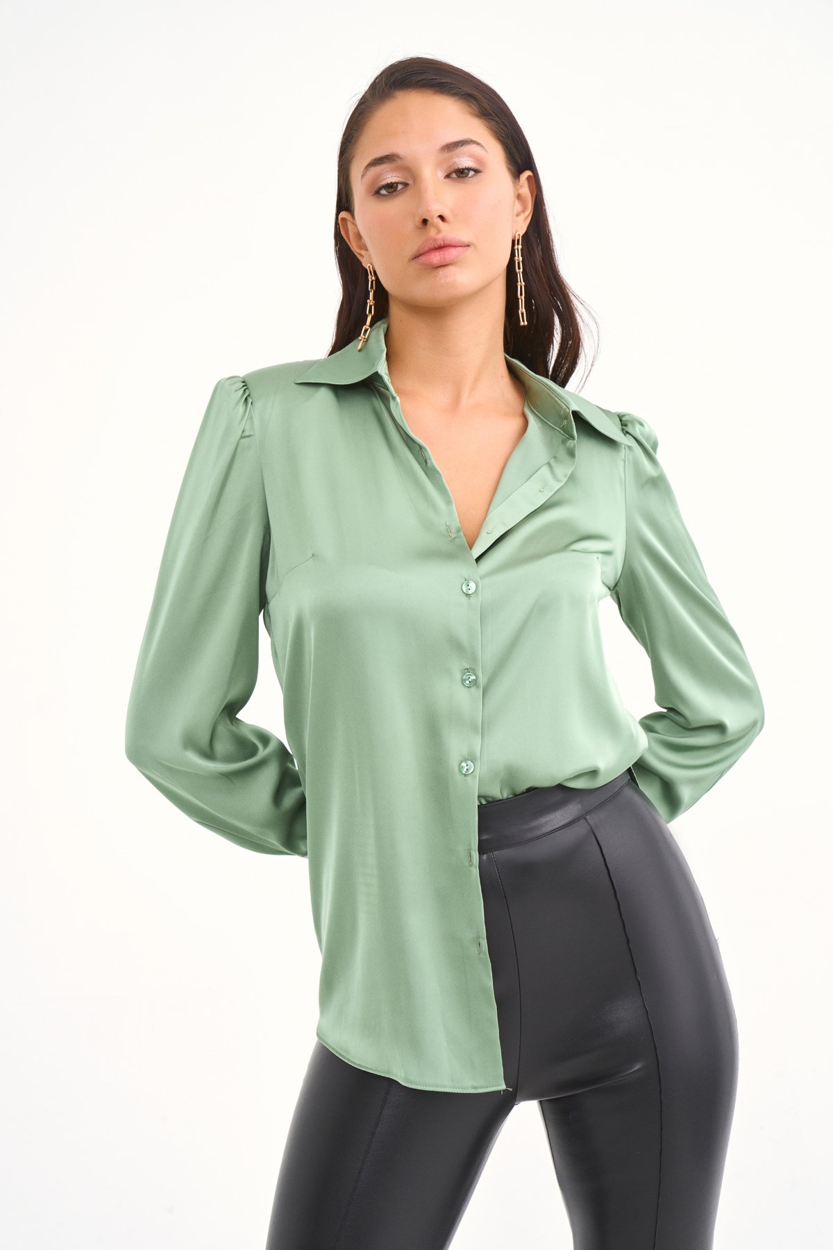 Vatkalı saten gömlek - ÇAĞLA YEŞİLİ
