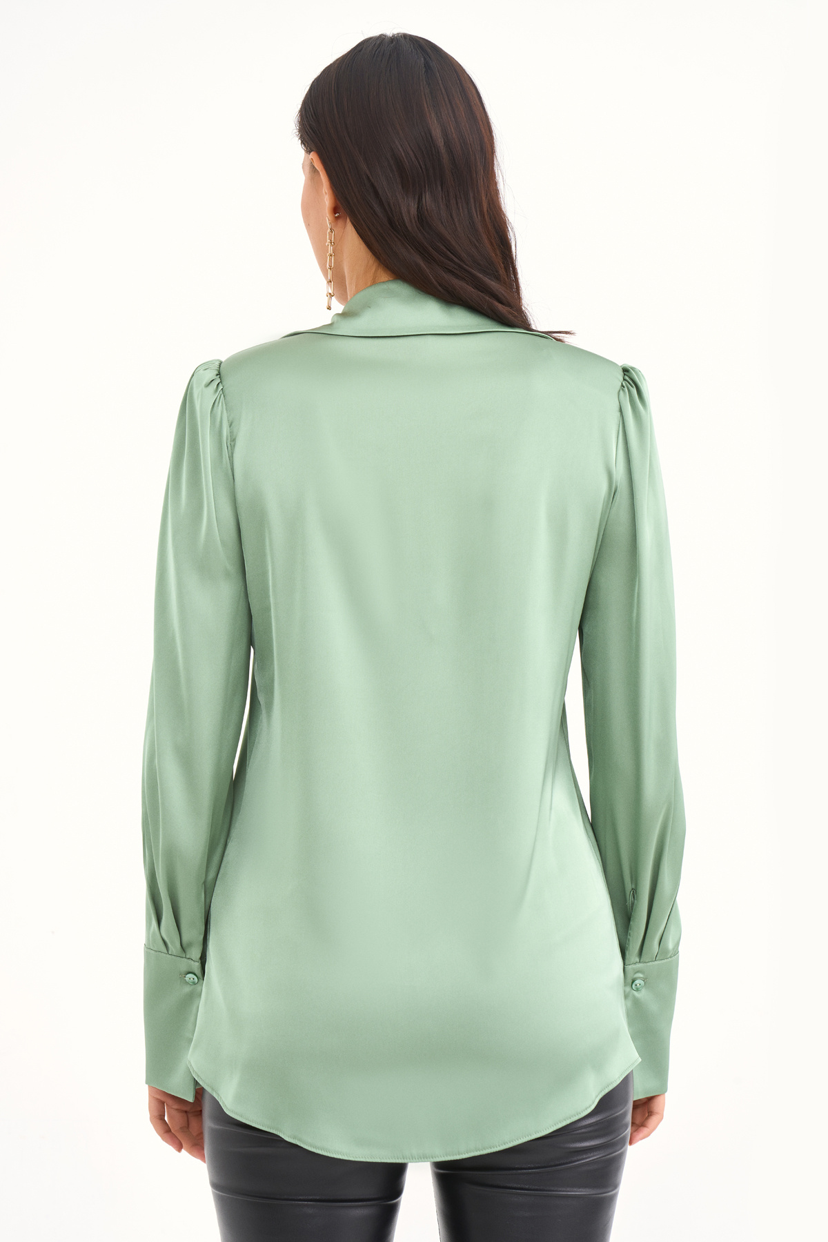 Vatkalı saten gömlek - ÇAĞLA YEŞİLİ