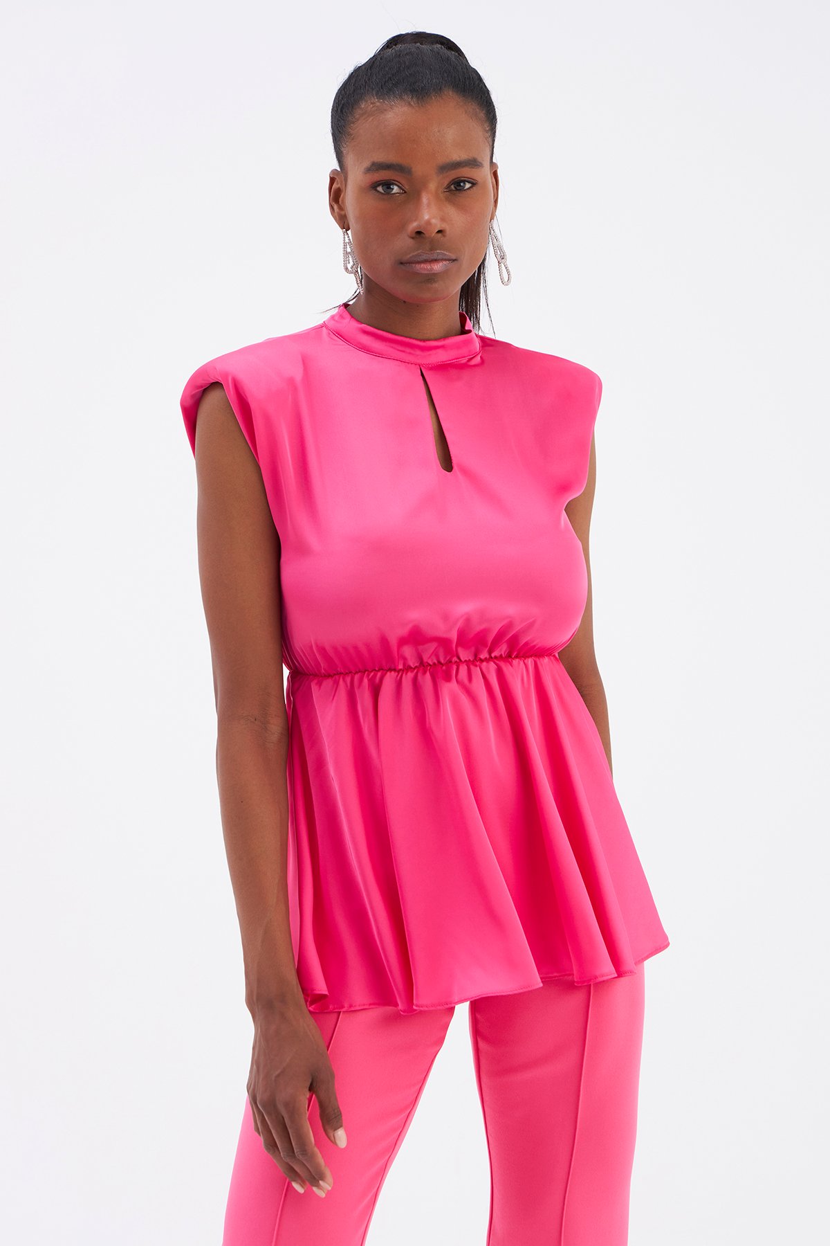 Volan Detaylı Saten Bluz - FUŞYA