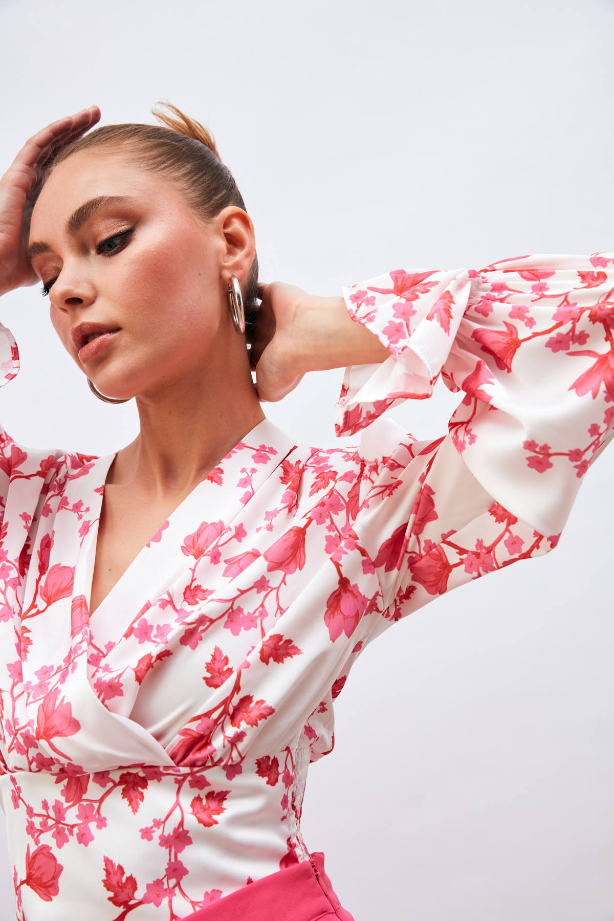 Volanlı Kol Detaylı Saten Bluz - FUŞYA