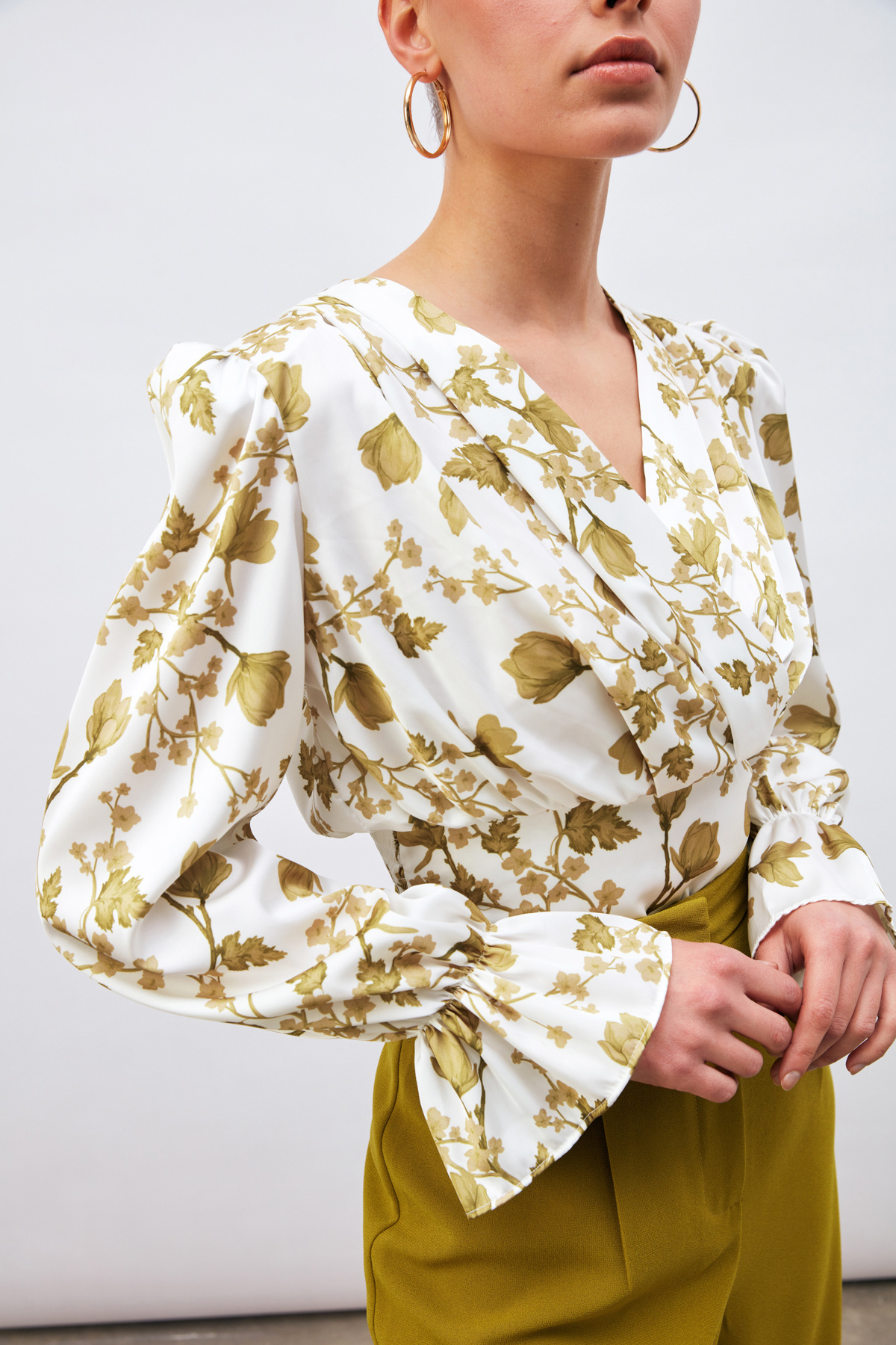 Volanlı Kol Detaylı Saten Bluz - HAKİ