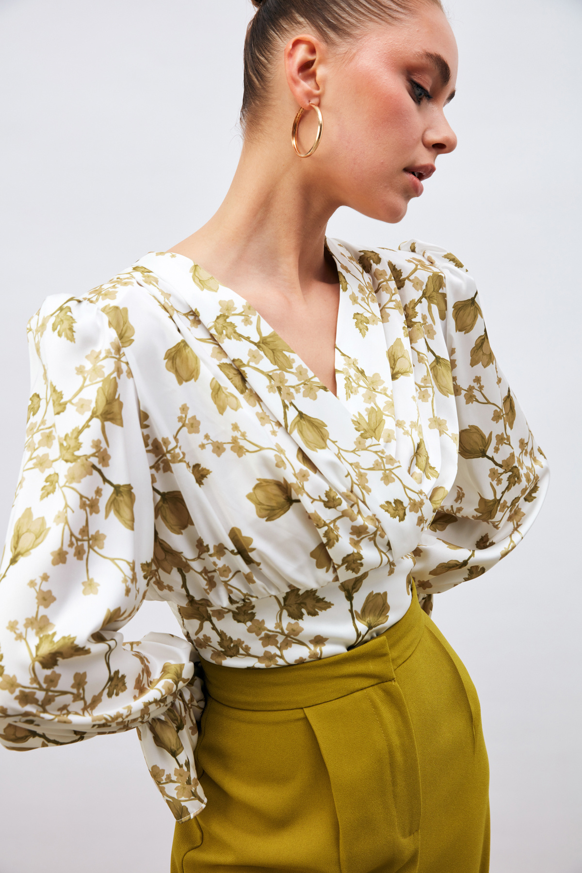 Volanlı Kol Detaylı Saten Bluz - HAKİ