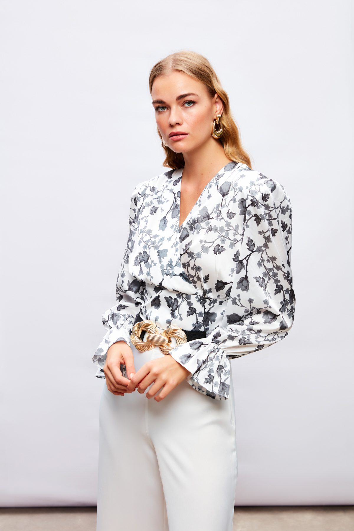 Volanlı Kol Detaylı Saten Bluz - SİYAH