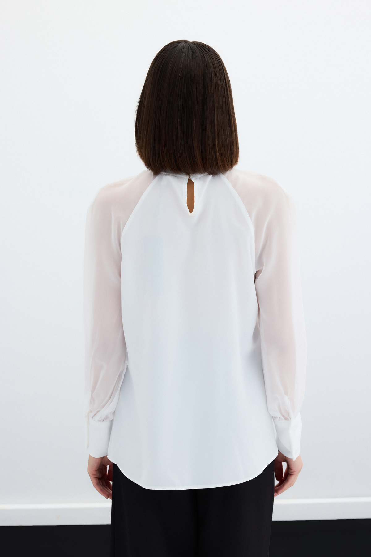 Yaka Aksesuarlı Bluz - Ekru