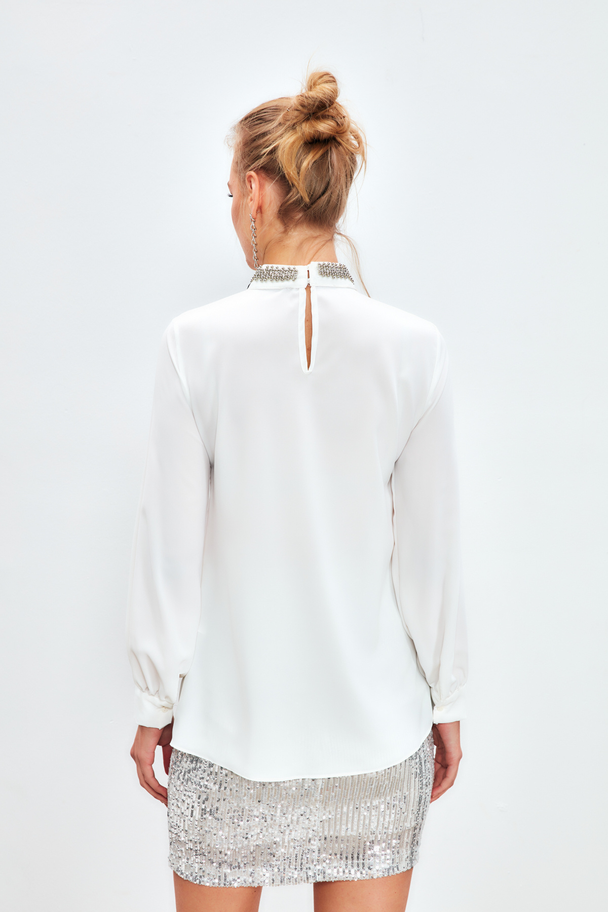 Yaka Aksesuarlı Bluz - EKRU