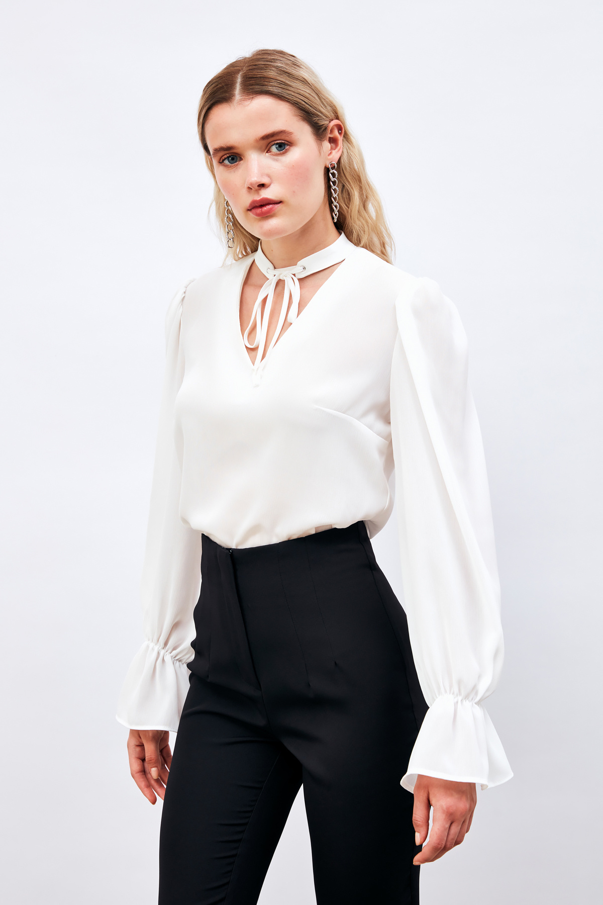 Yaka Bağlama Detaylı Salaş Bluz - EKRU