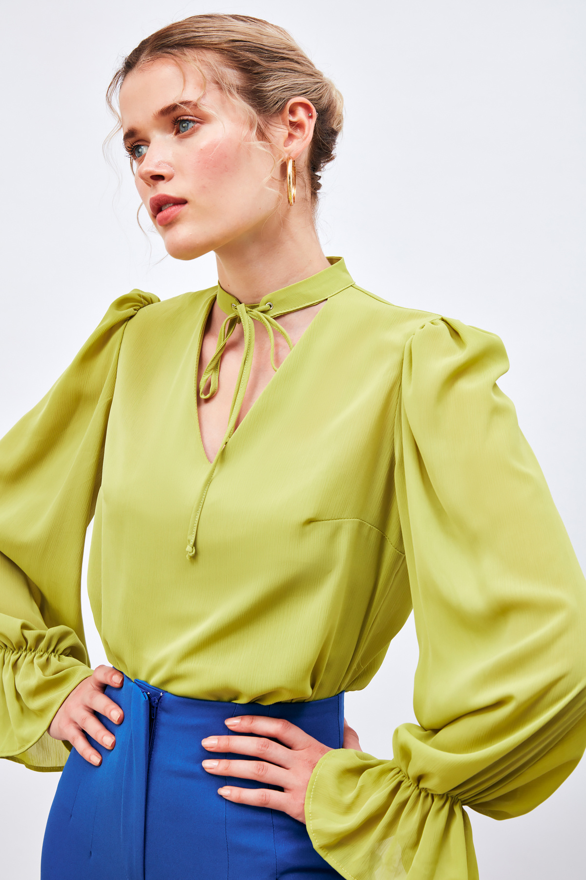 Yaka Bağlama Detaylı Salaş Bluz - YAĞ YEŞİLİ