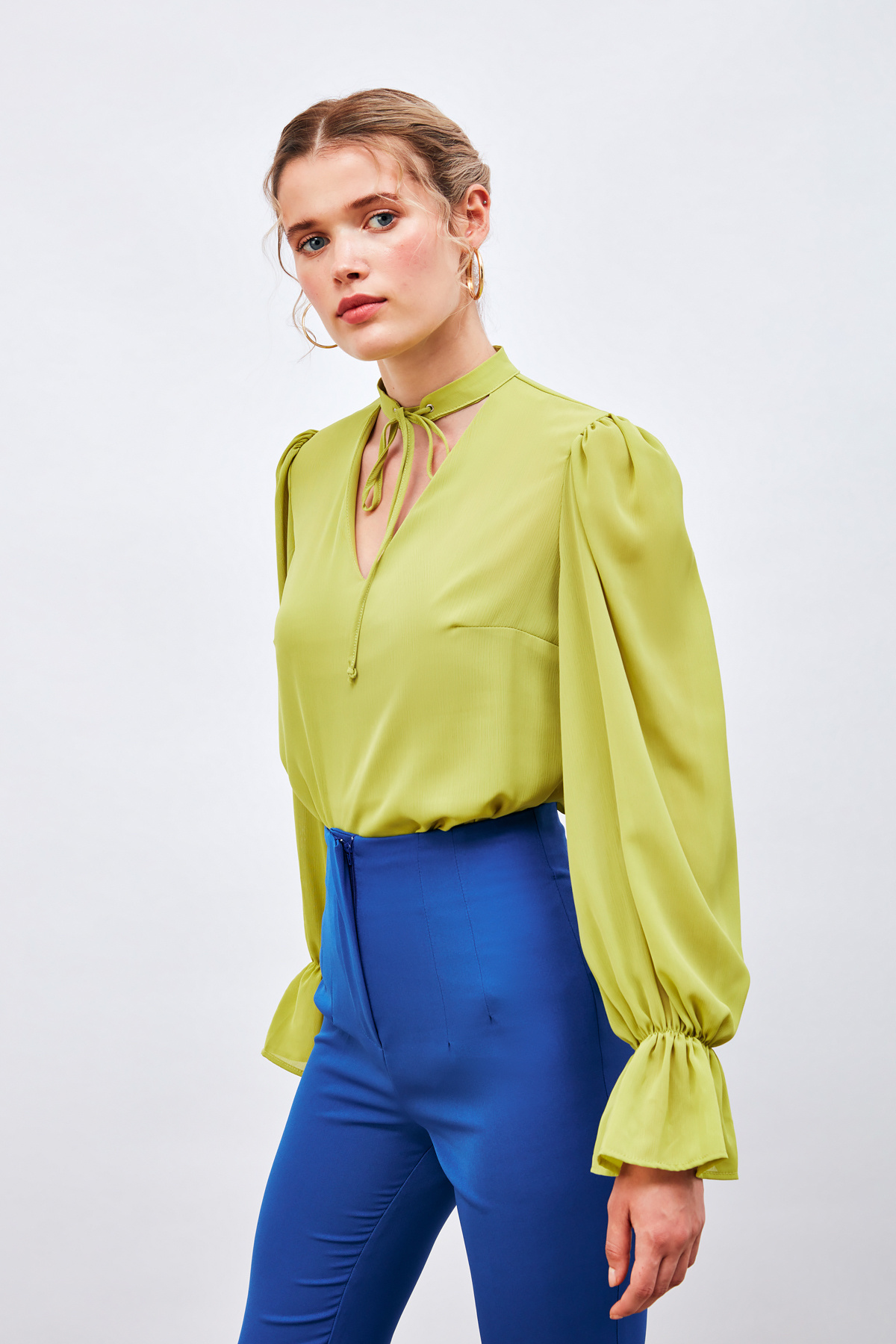 Yaka Bağlama Detaylı Salaş Bluz - YAĞ YEŞİLİ