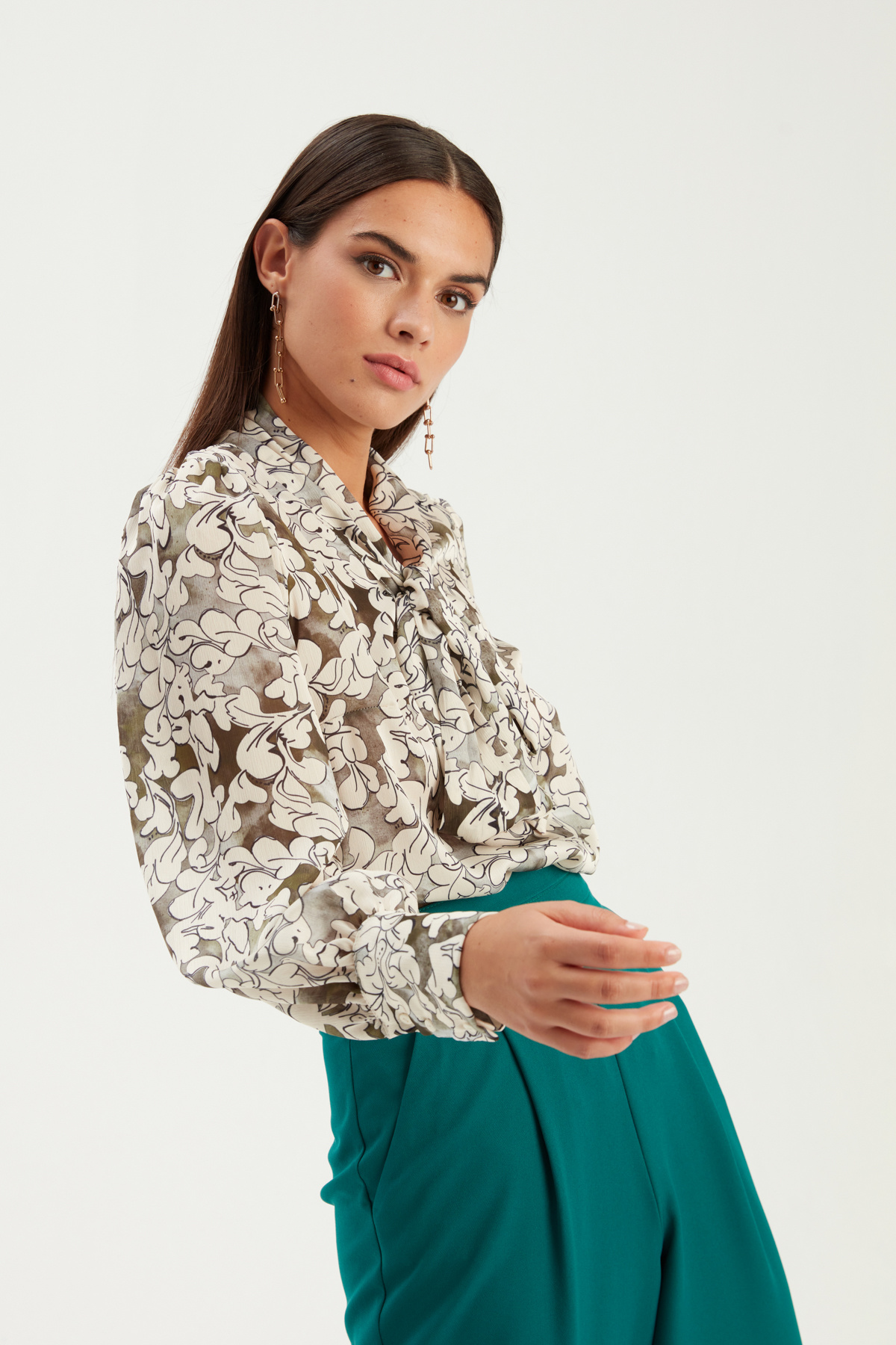 Yaka Bağlamalı Desenli Bluz - HAKİ