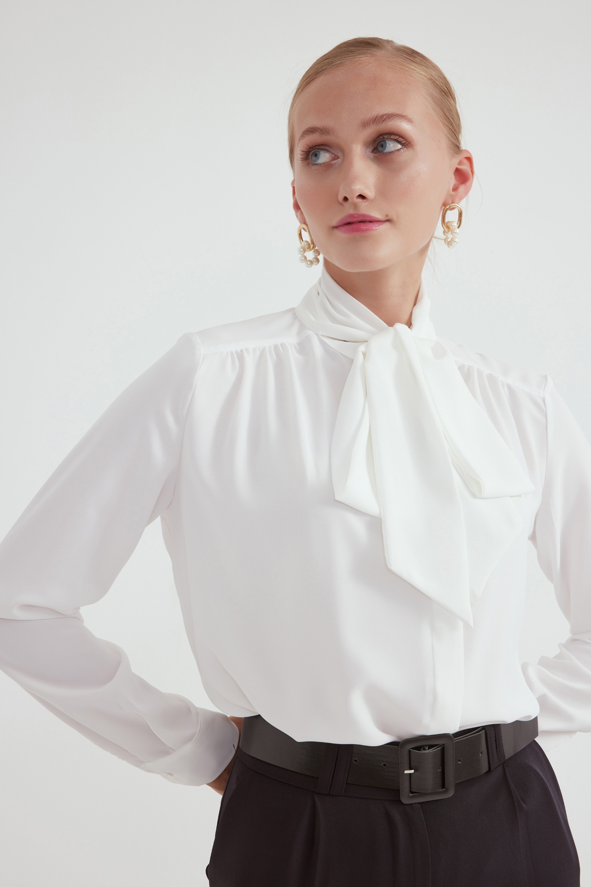 Yaka bağlamalı  şifon gömlek - EKRU