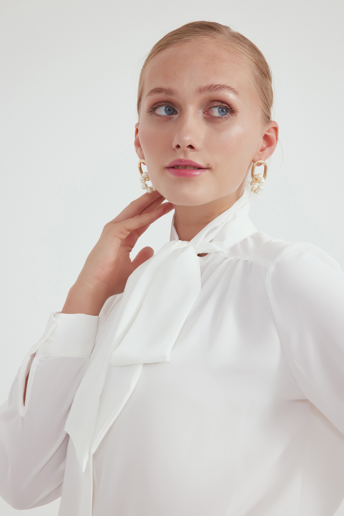 Yaka bağlamalı  şifon gömlek - EKRU