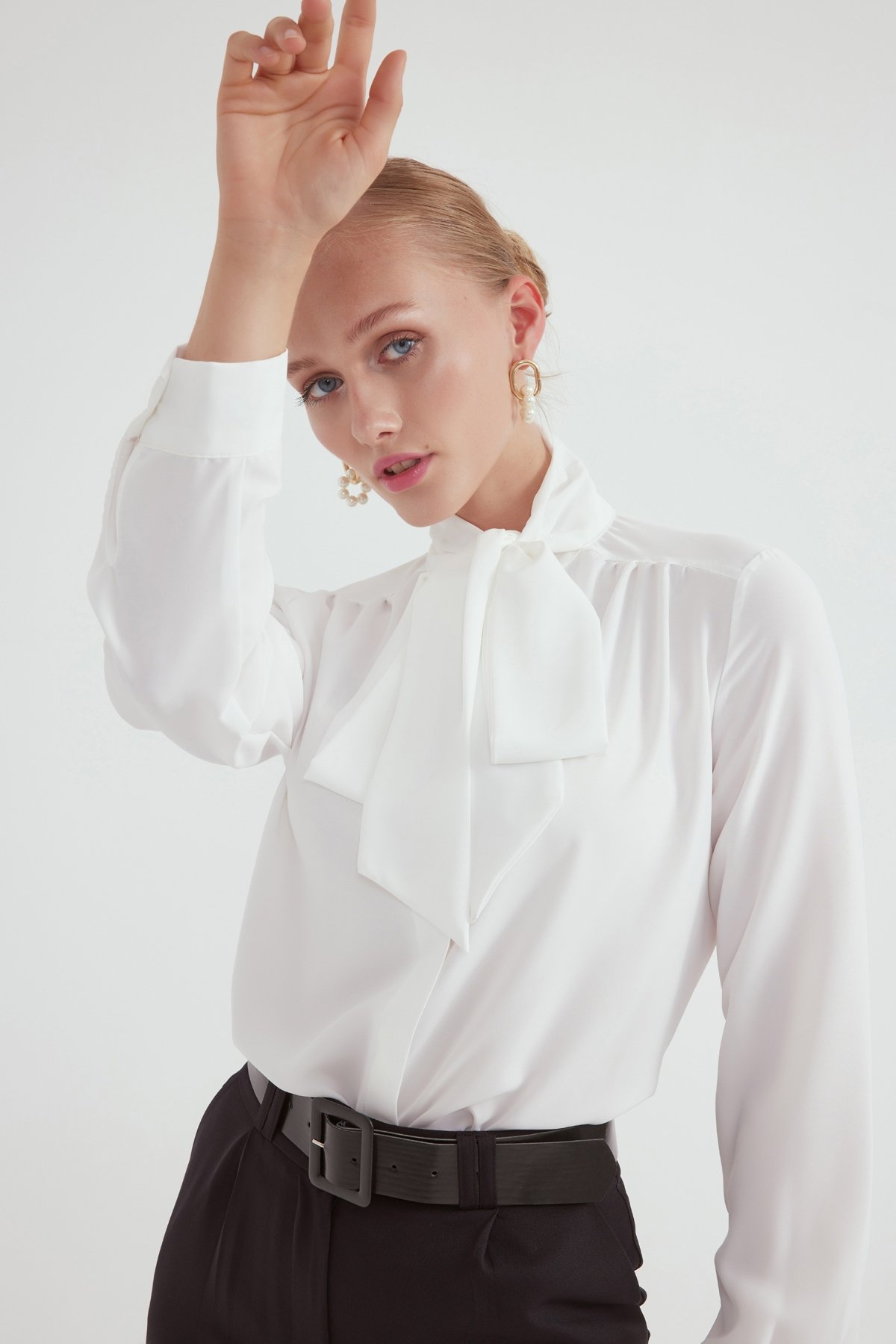 Yaka bağlamalı  şifon gömlek - EKRU