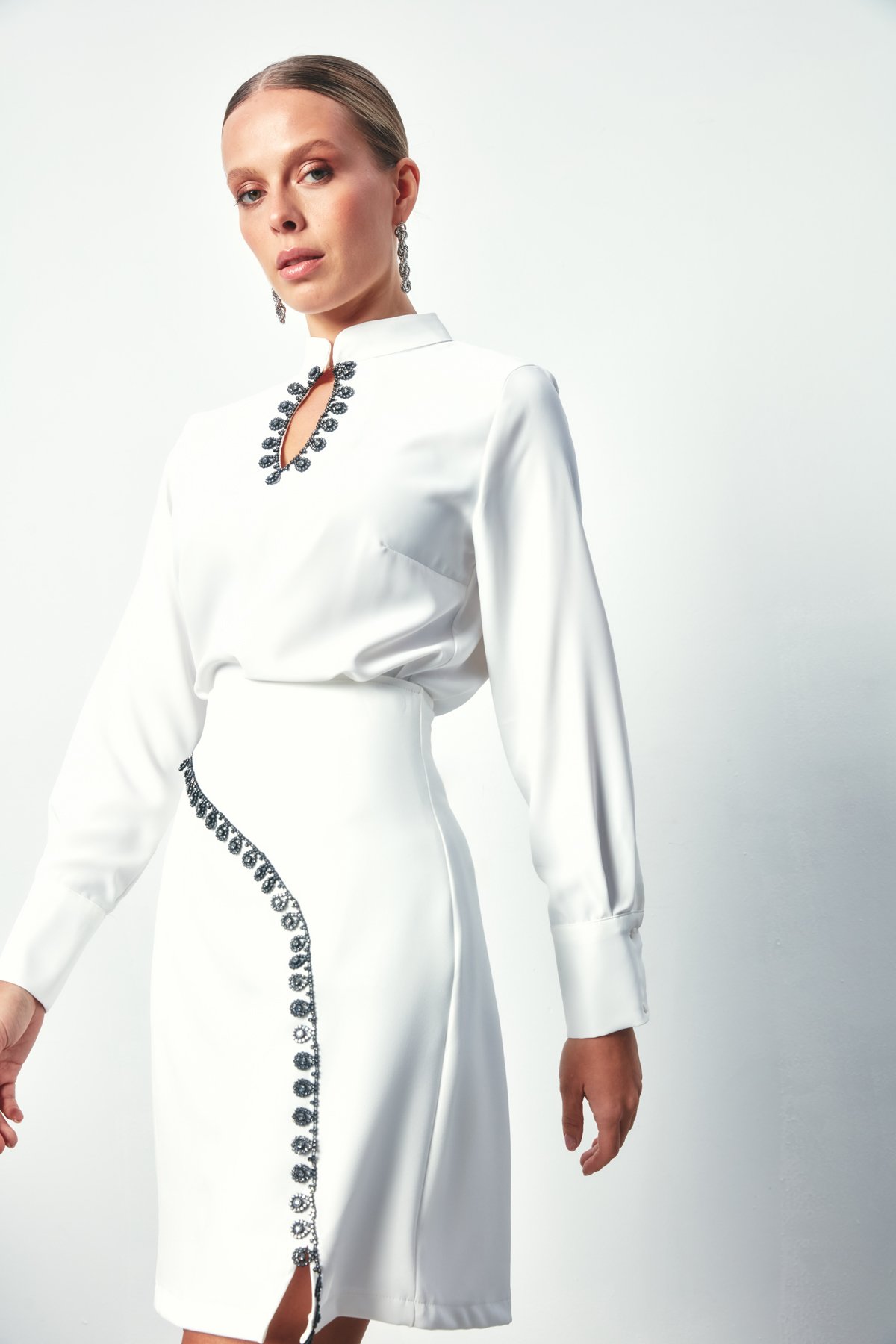 Yaka Damla Detaylı Bluz - EKRU