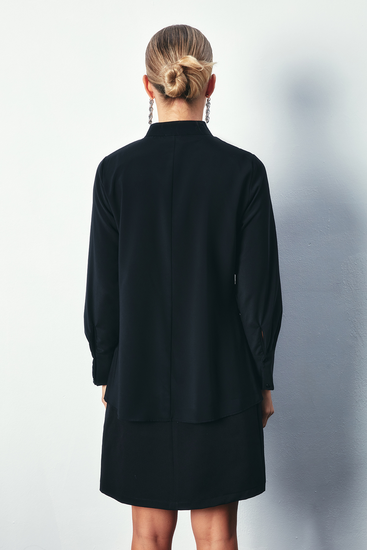 Yaka Damla Detaylı Bluz - SİYAH