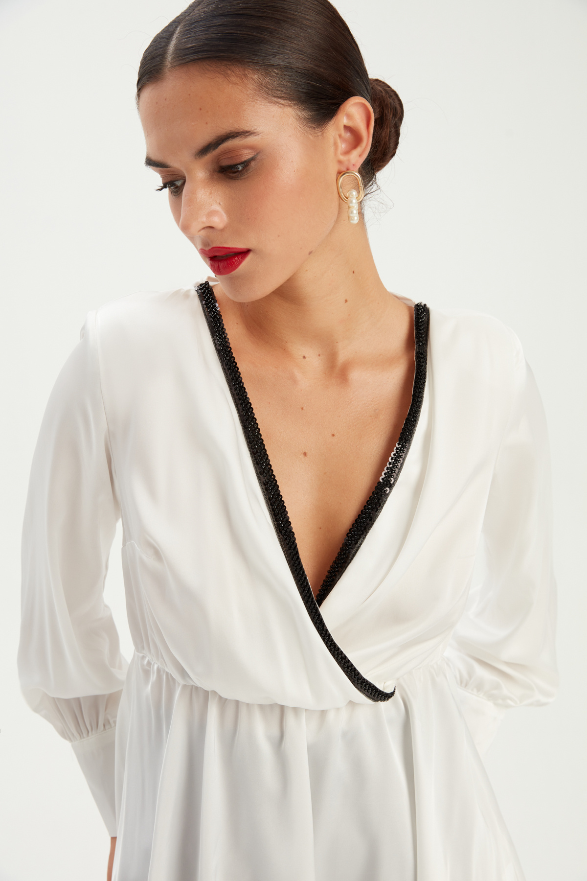 Yaka Detaylı Kruvaze Bluz - EKRU