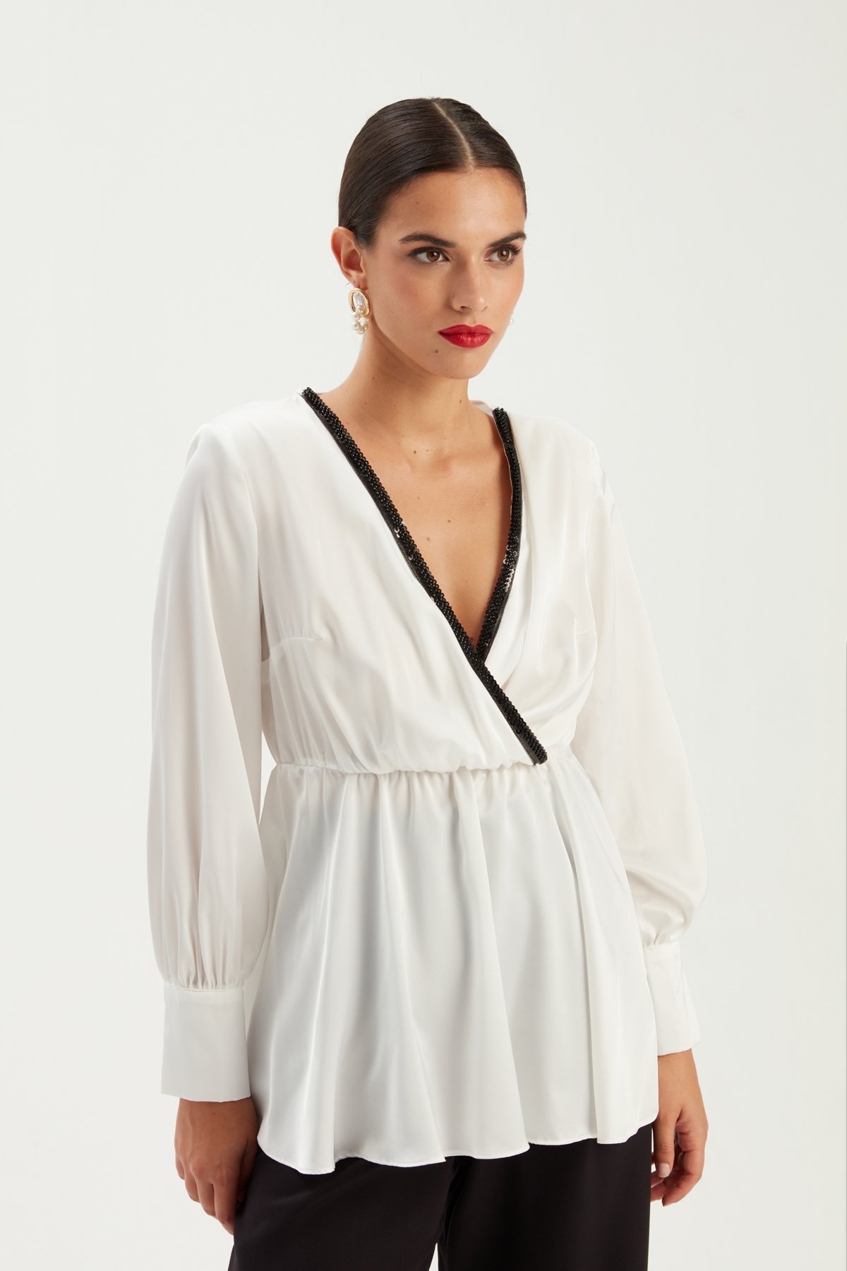 Yaka Detaylı Kruvaze Bluz - EKRU