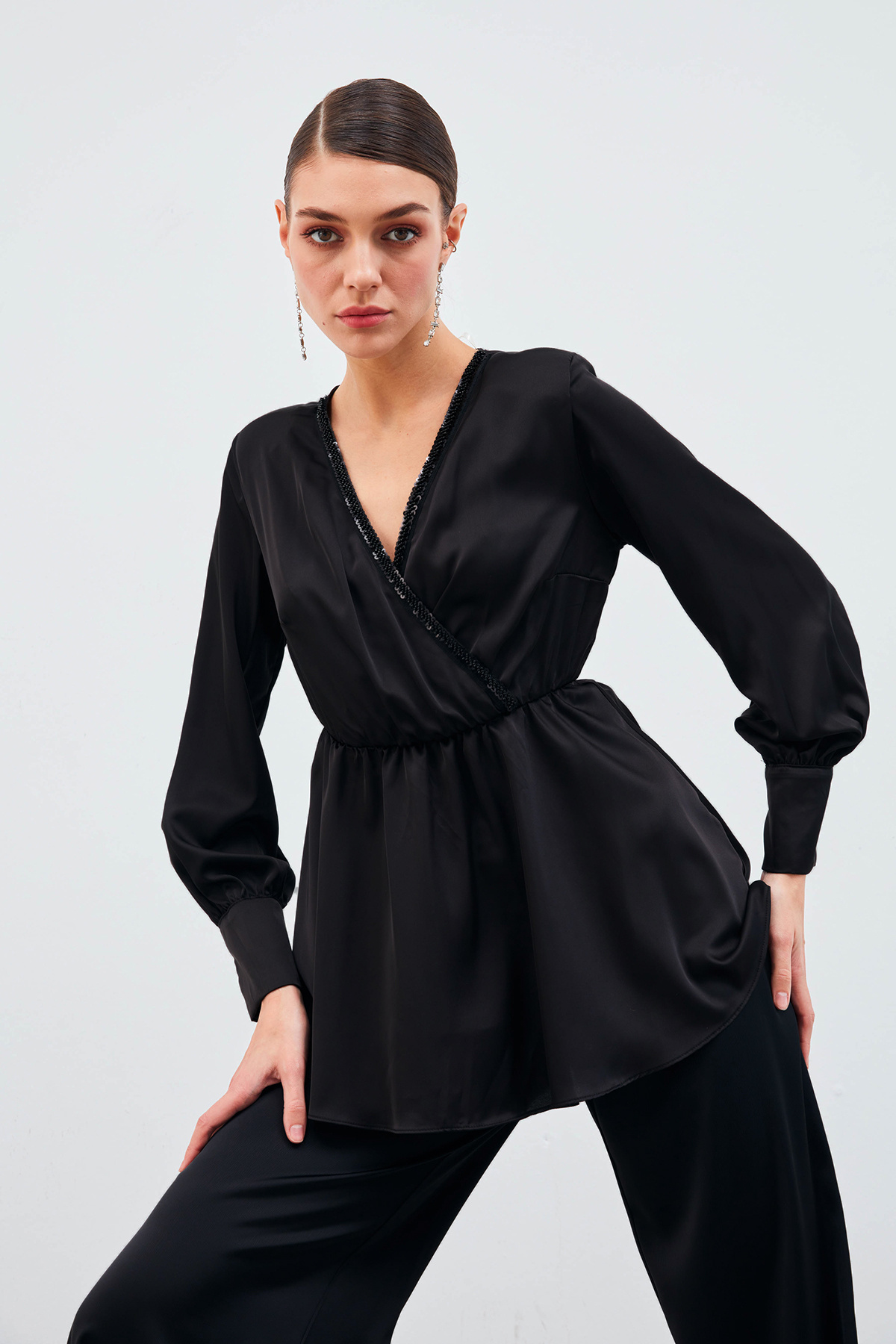 Yaka Detaylı Kruvaze Bluz - SİYAH