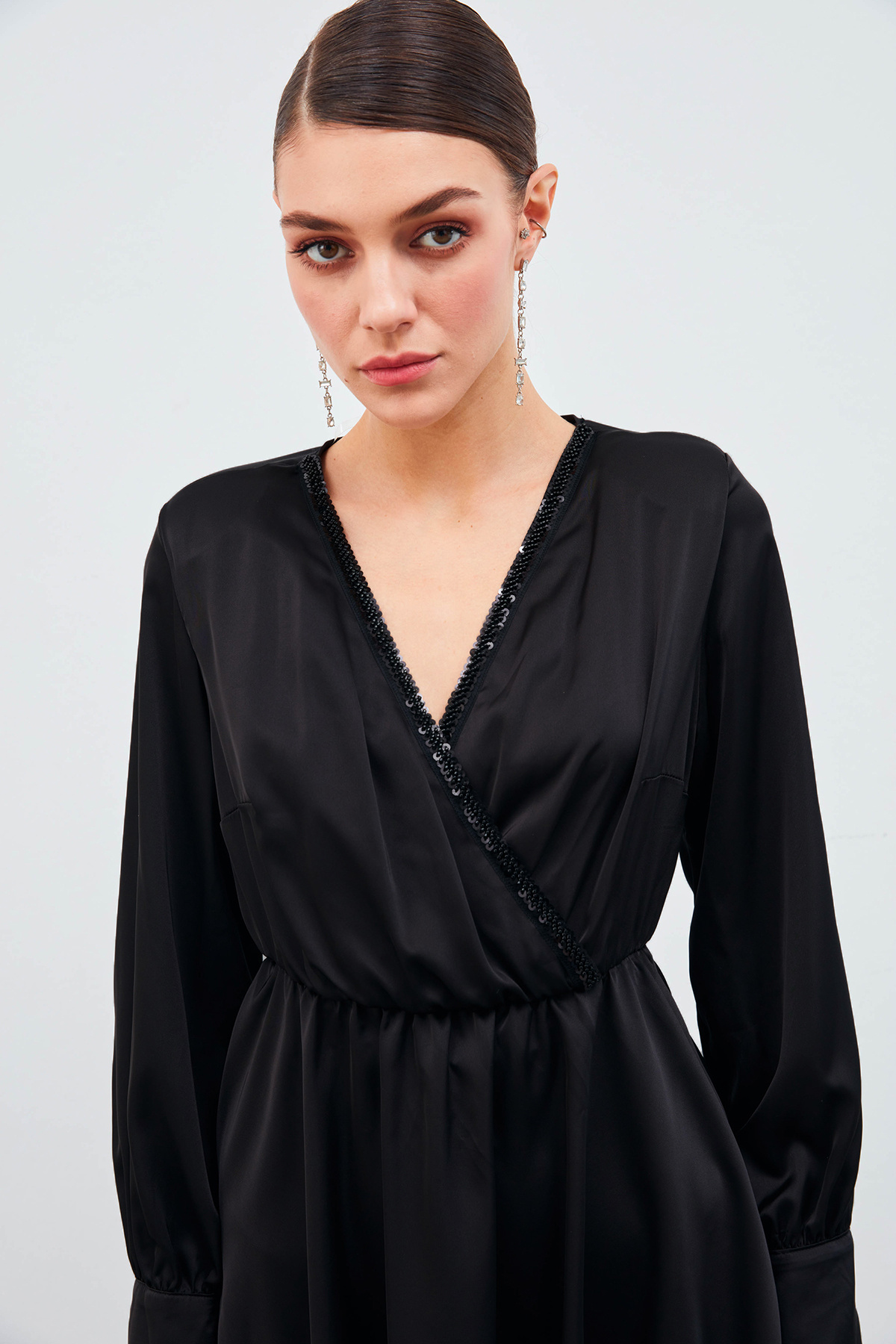 Yaka Detaylı Kruvaze Bluz - SİYAH