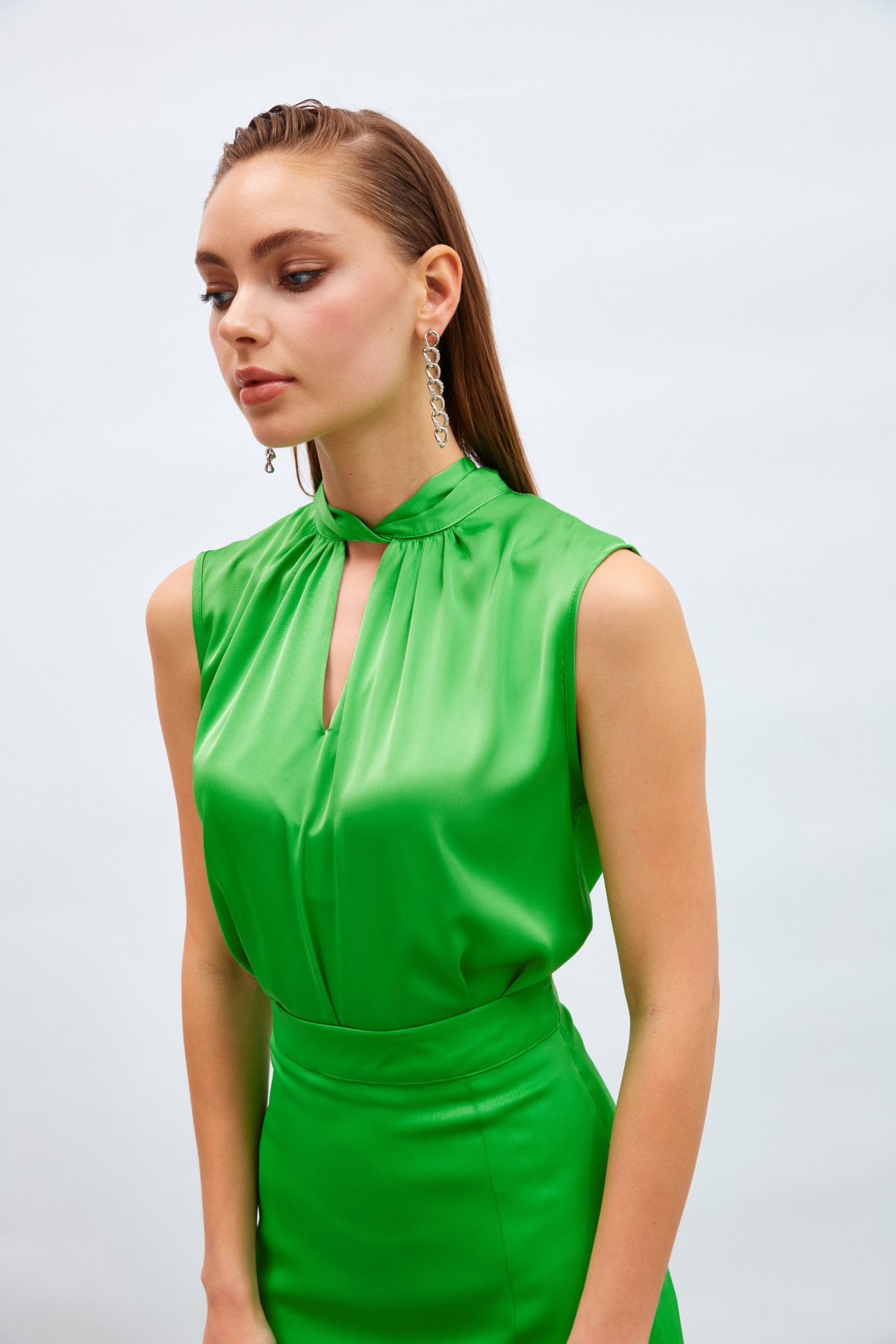 Yaka Detaylı Saten Bluz - AÇIK YEŞİL