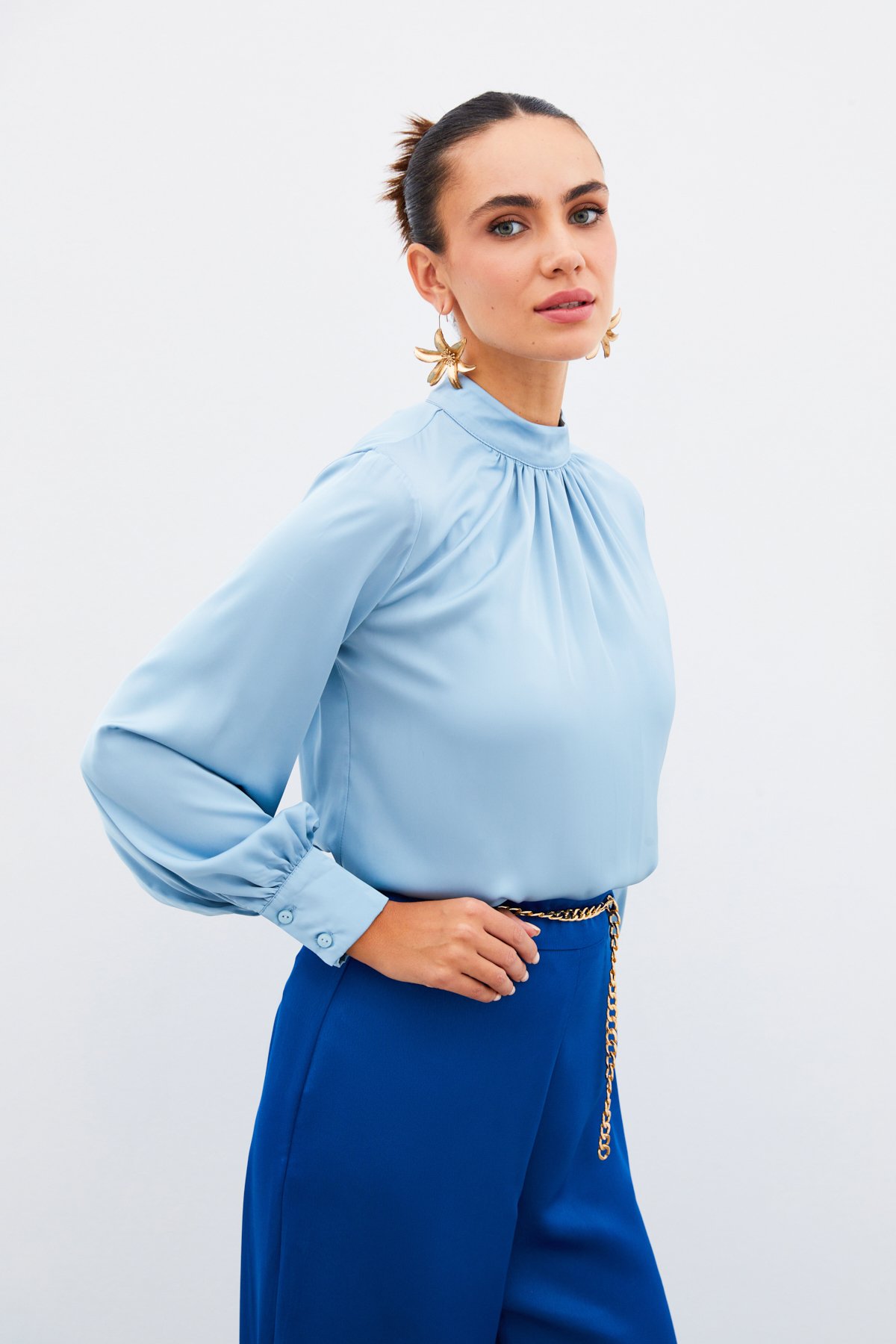 Yaka Detaylı Saten Bluz - BEBE MAVİ