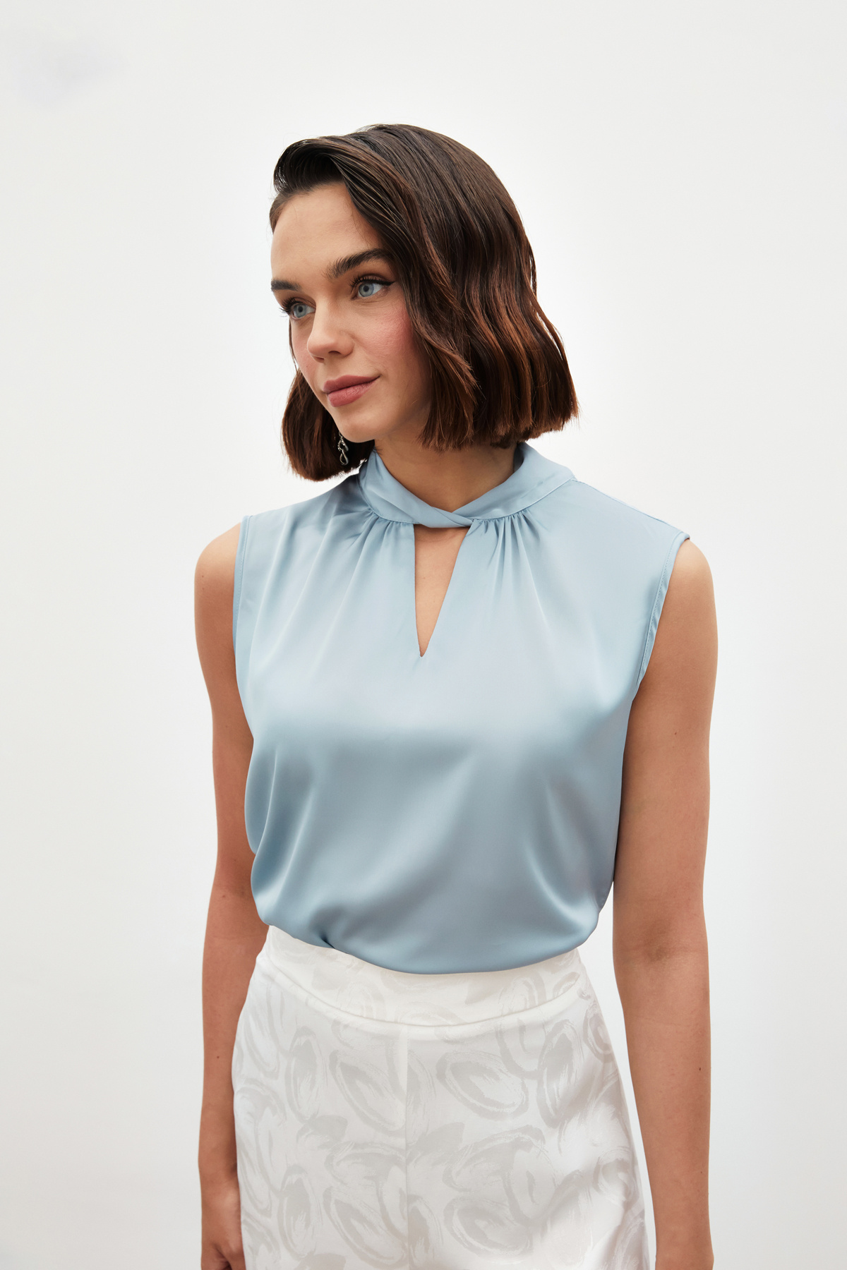 Yaka Detaylı Saten Bluz - BEBE MAVİ