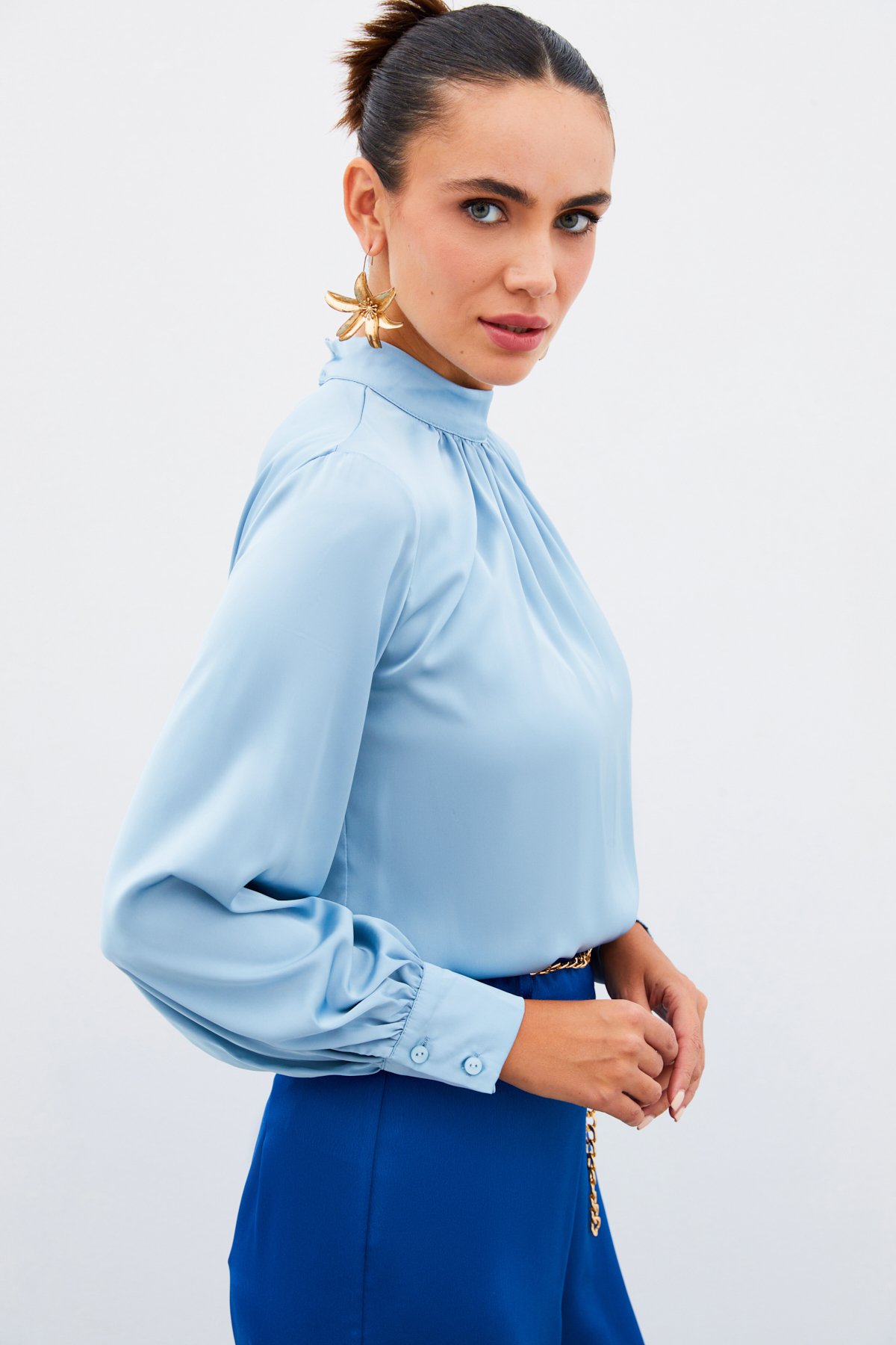 Yaka Detaylı Saten Bluz - BEBE MAVİ