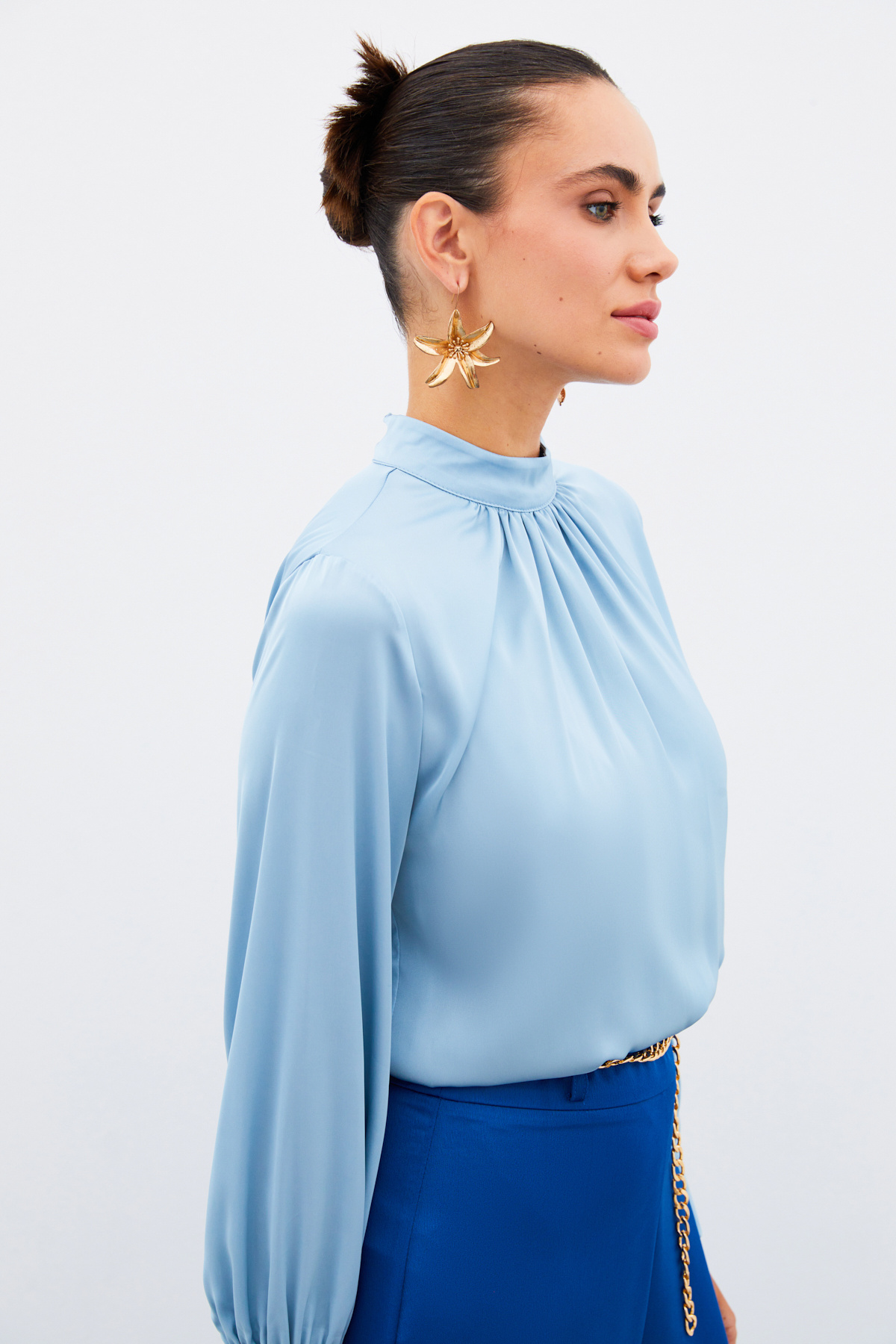 Yaka Detaylı Saten Bluz - BEBE MAVİ