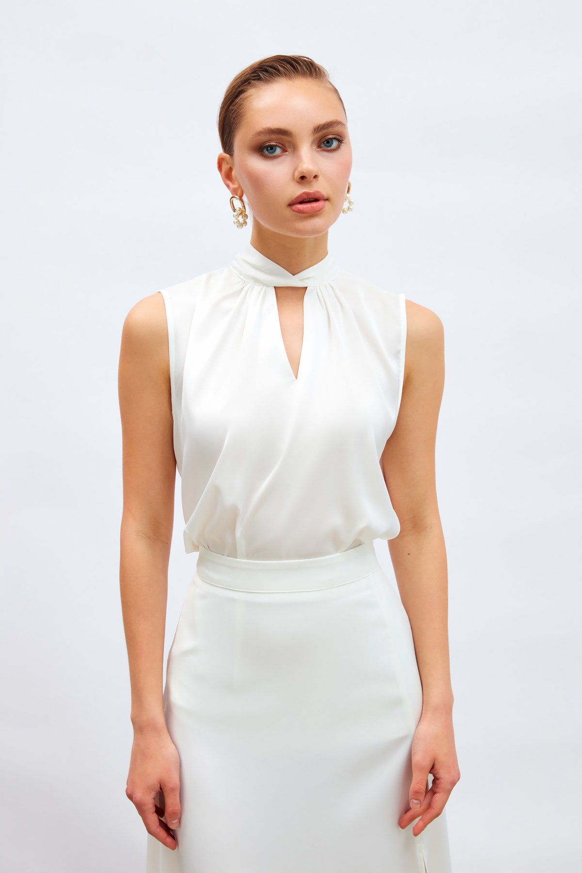 Yaka Detaylı Saten Bluz - EKRU