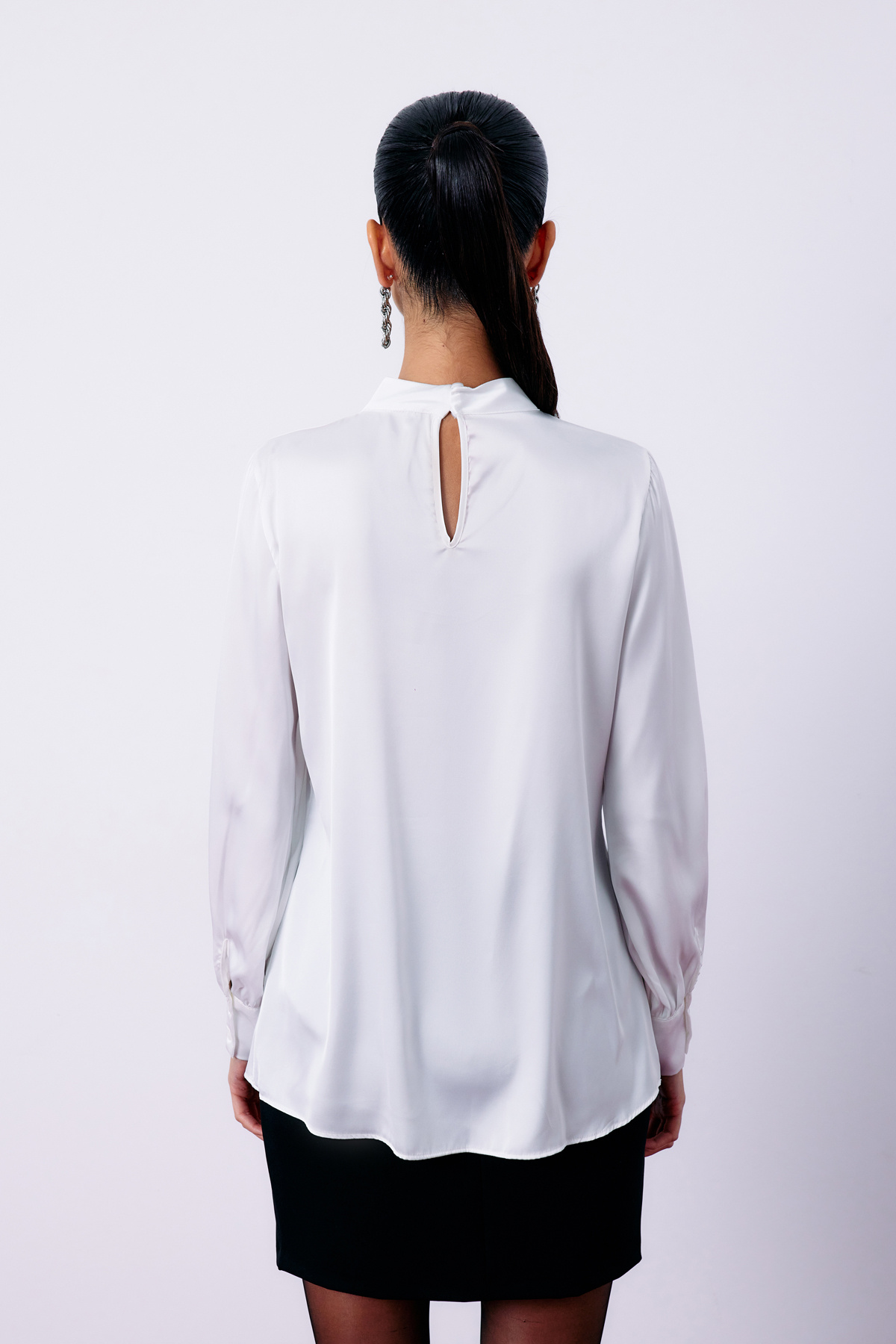 Yaka Detaylı Saten Bluz - EKRU