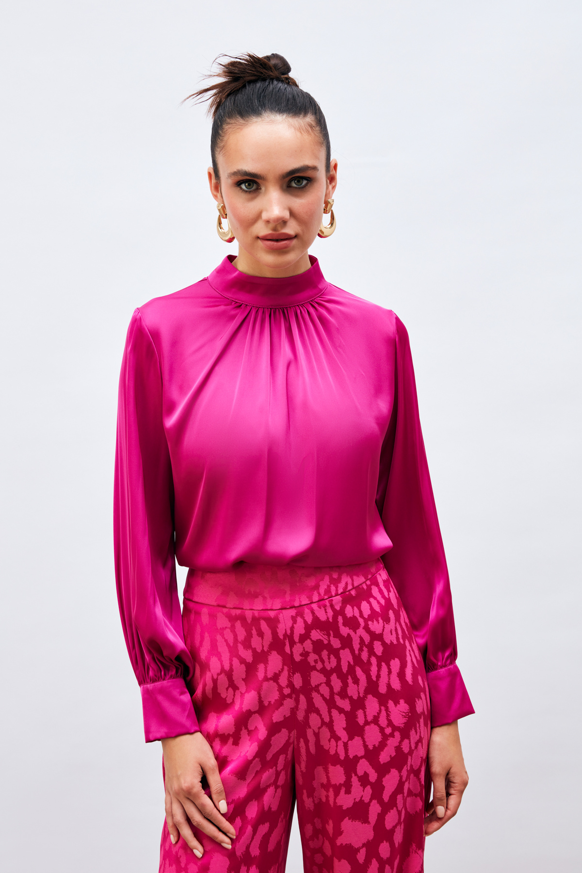 Yaka detaylı saten bluz - FUŞYA