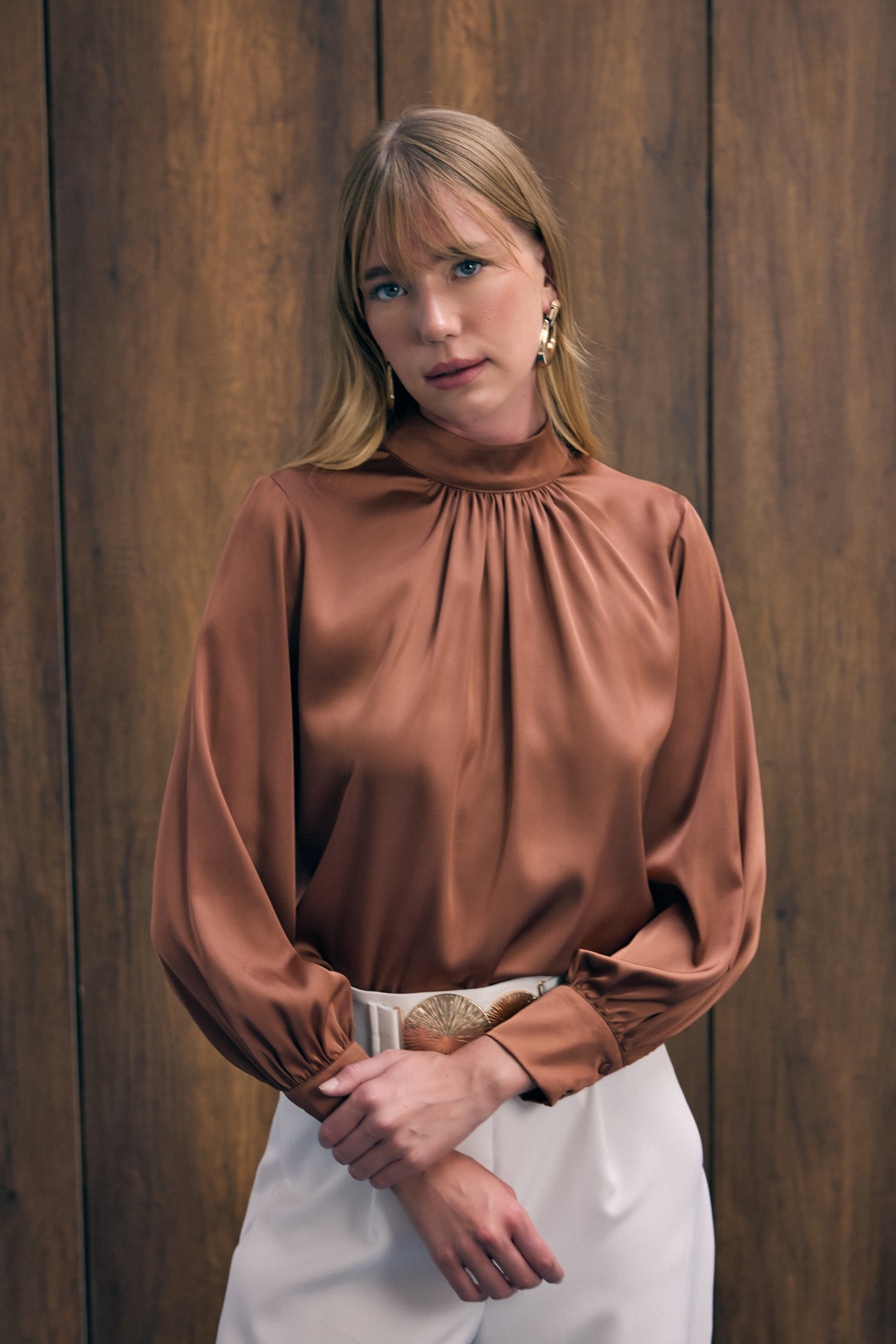 Yaka Detaylı Saten Bluz - Kahve