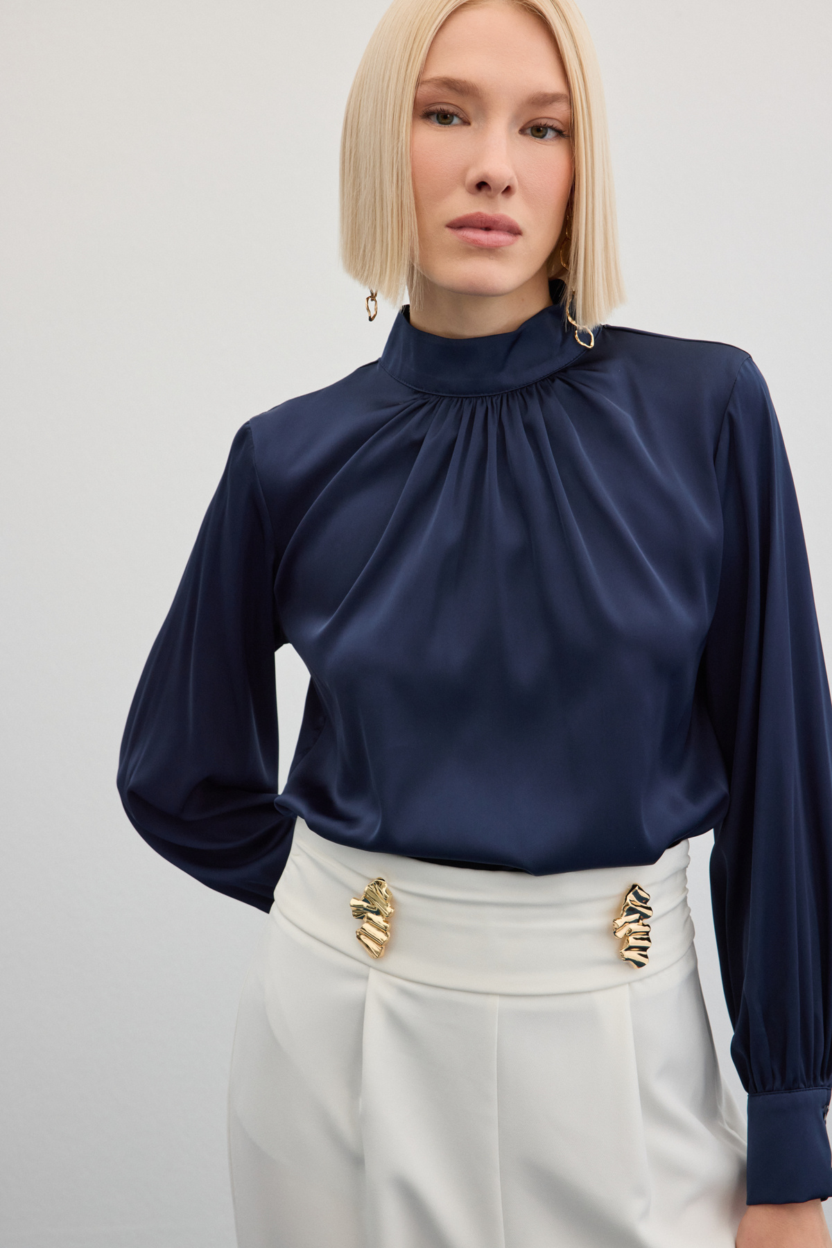 Yaka Detaylı Saten Bluz - Lacivert