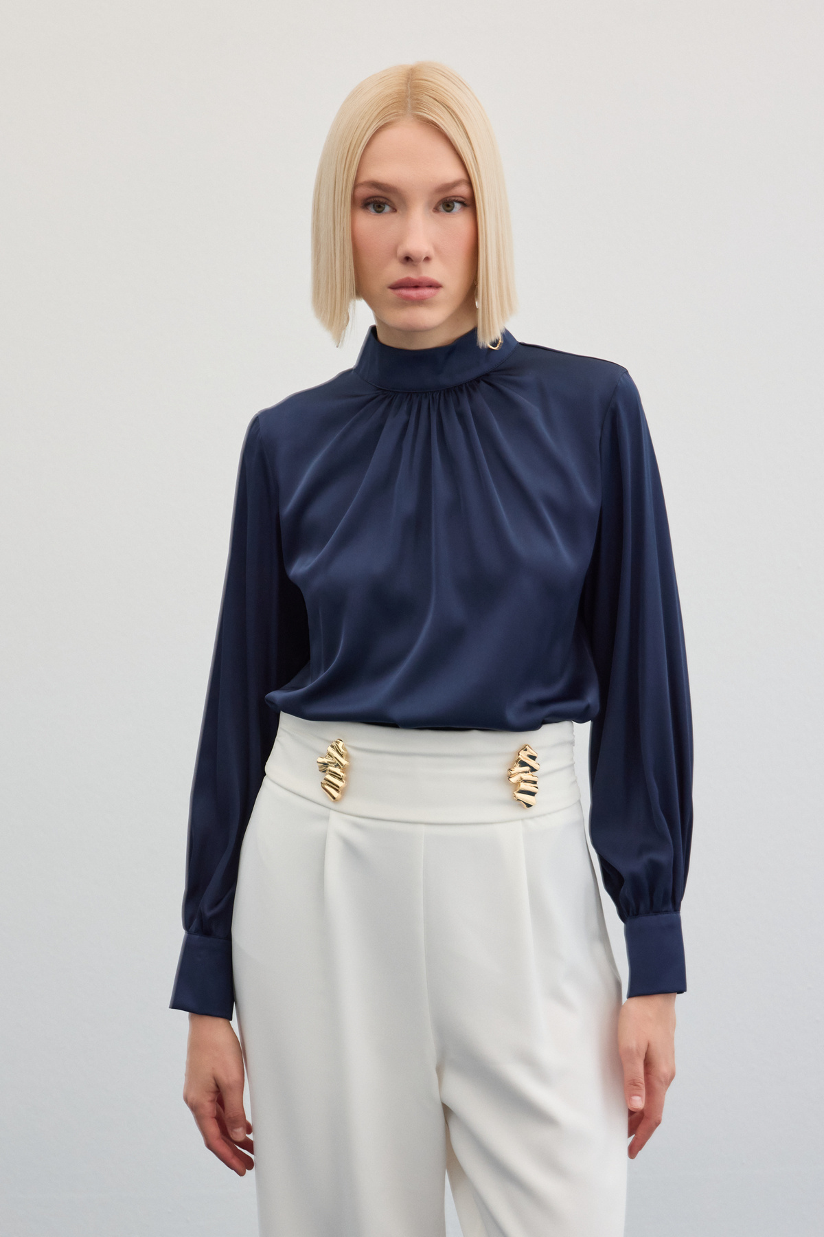 Yaka Detaylı Saten Bluz - Lacivert