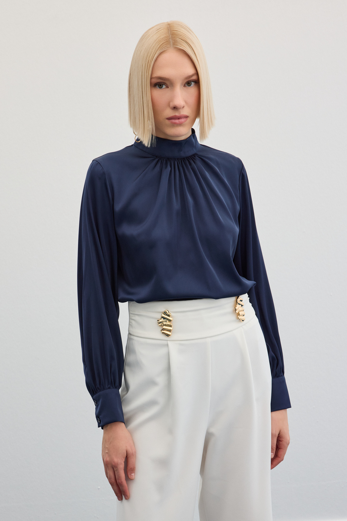 Yaka Detaylı Saten Bluz - Lacivert