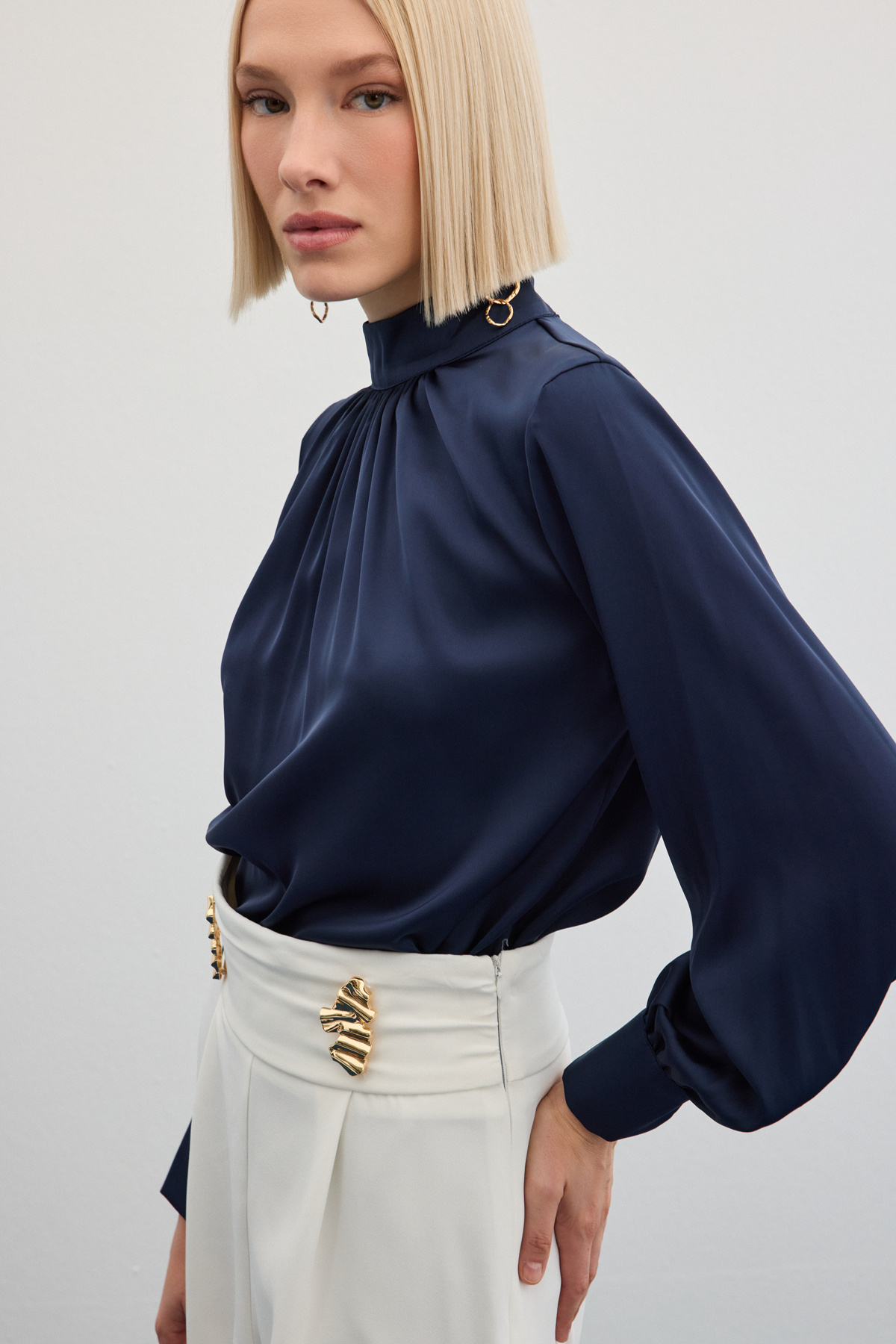 Yaka Detaylı Saten Bluz - Lacivert