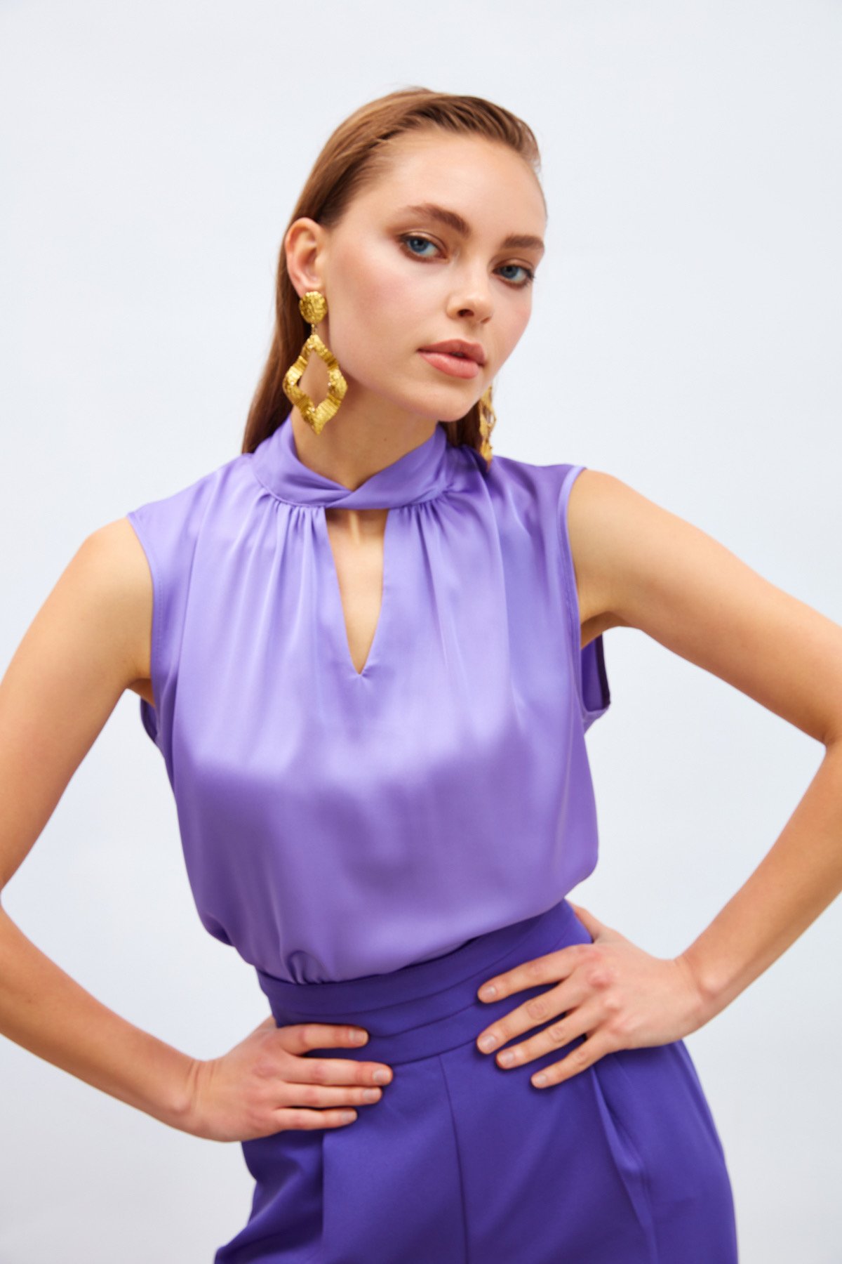 Yaka Detaylı Saten Bluz - LİLA
