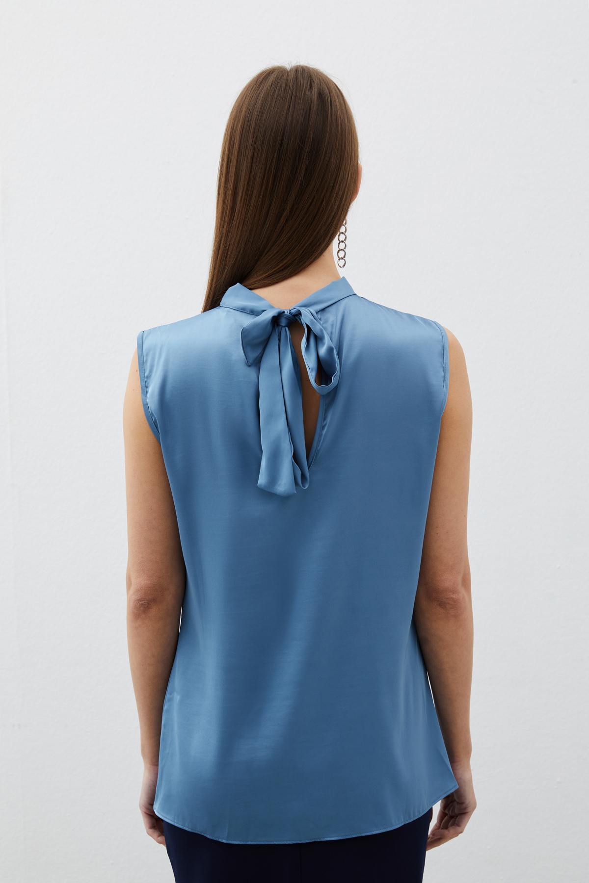 Yaka Detaylı Saten Bluz - MAVİ