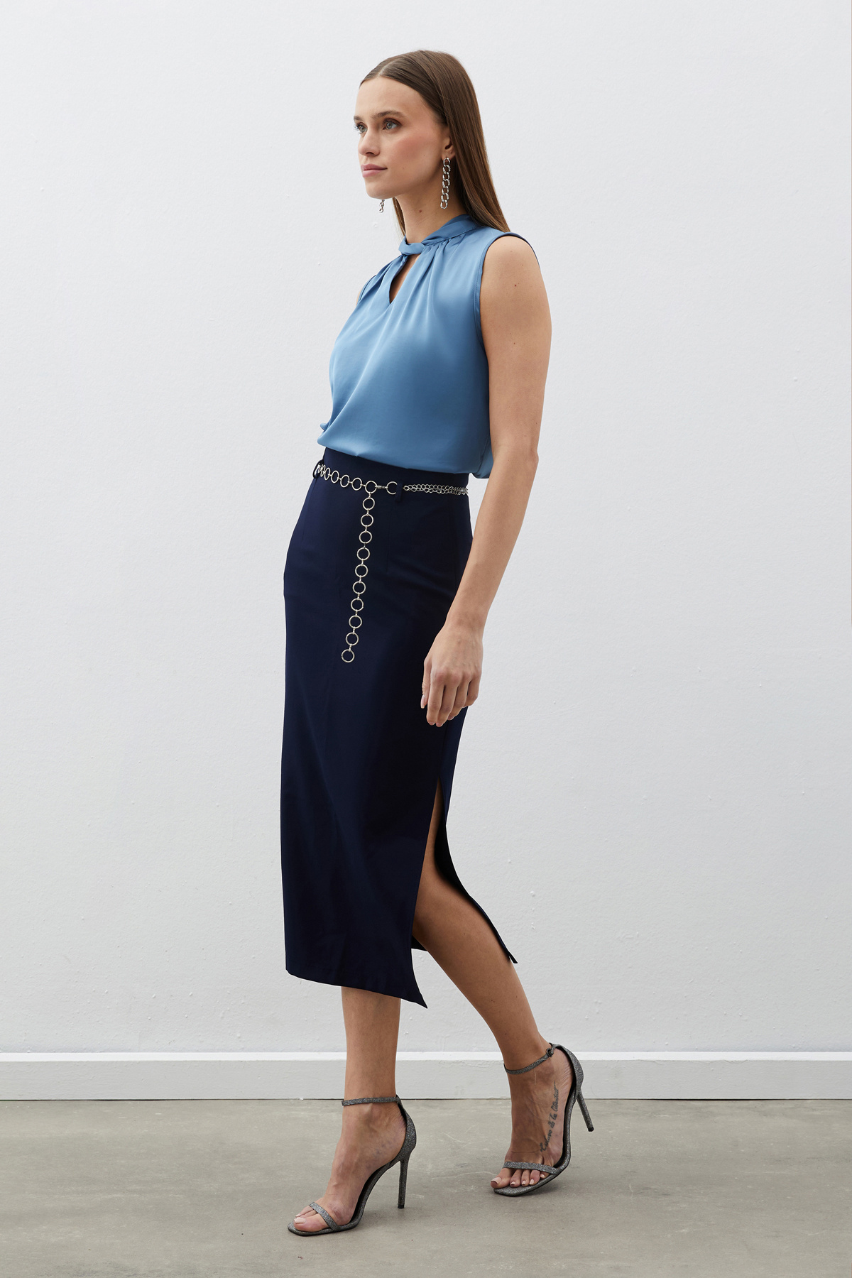 Yaka Detaylı Saten Bluz - MAVİ