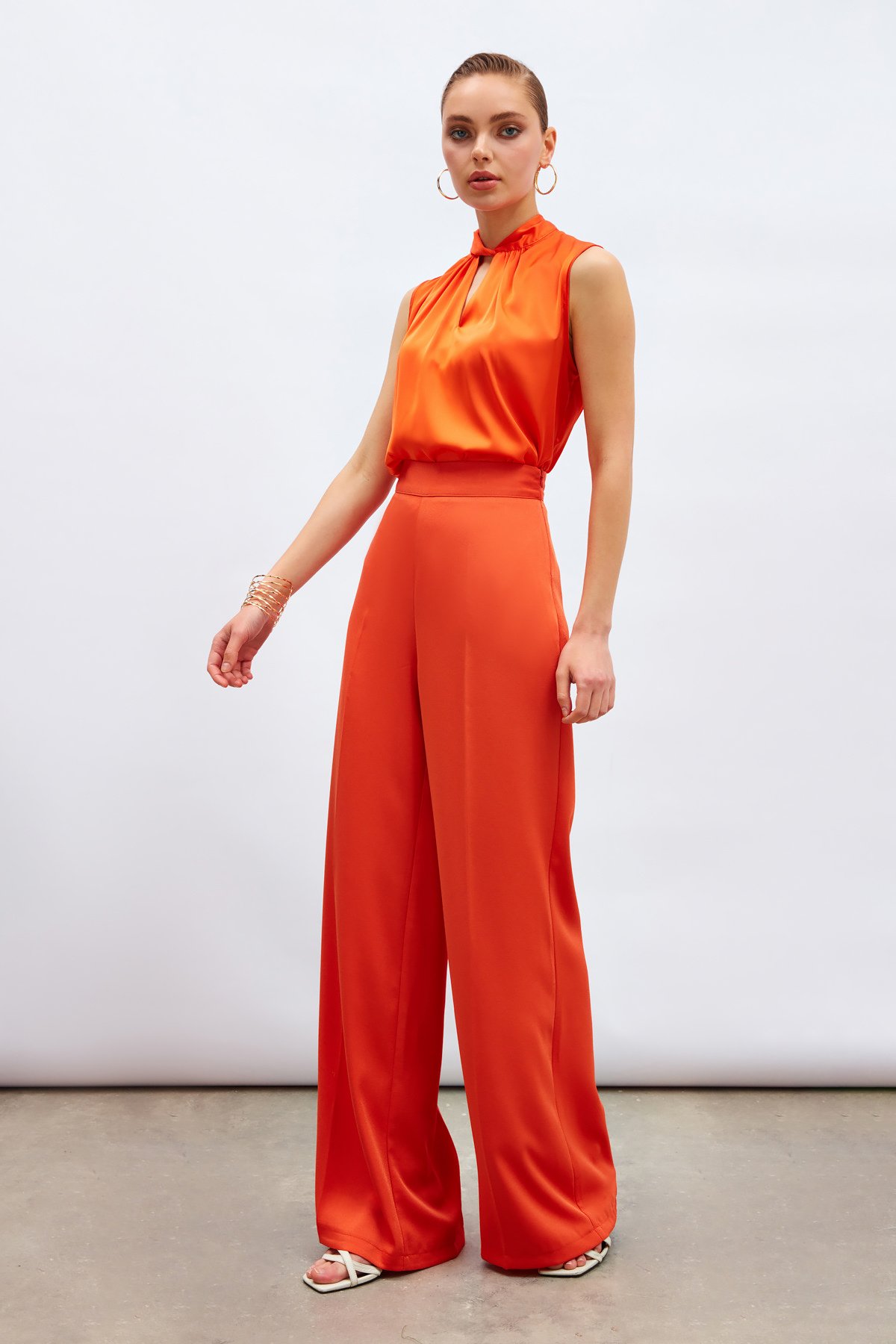 Yaka Detaylı Saten Bluz - ORANJ