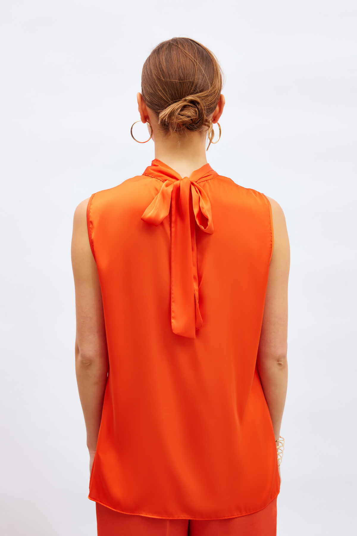 Yaka Detaylı Saten Bluz - ORANJ