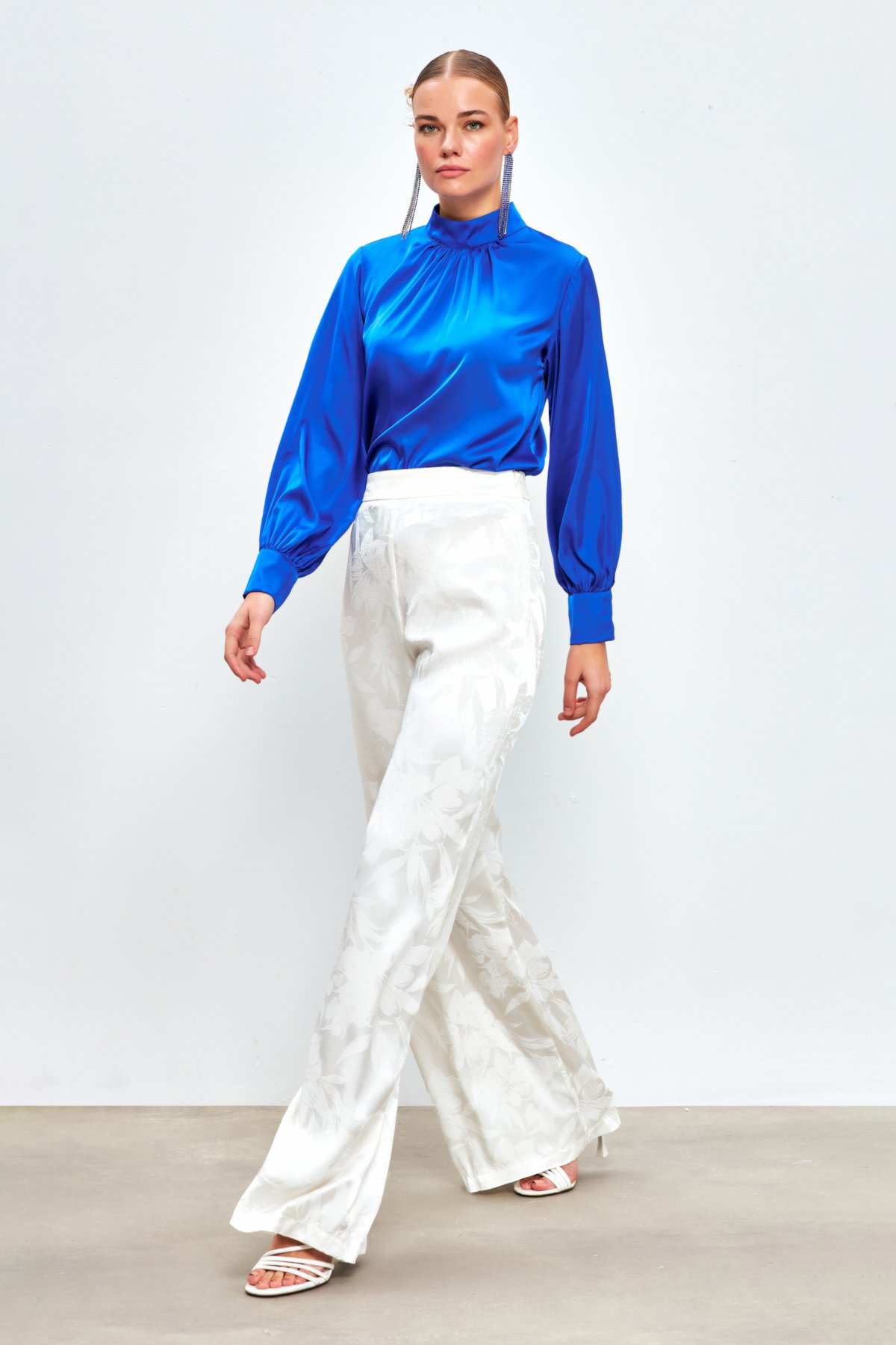 Yaka Detaylı Saten Bluz - SAX MAVİ