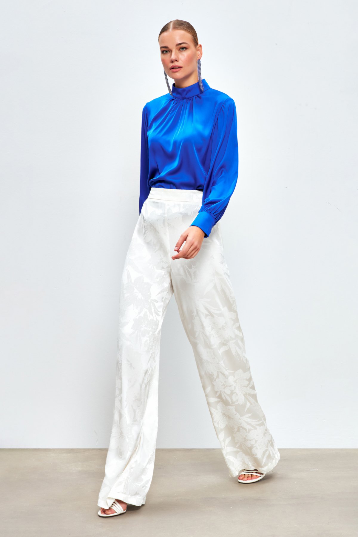 Yaka Detaylı Saten Bluz - SAX MAVİ