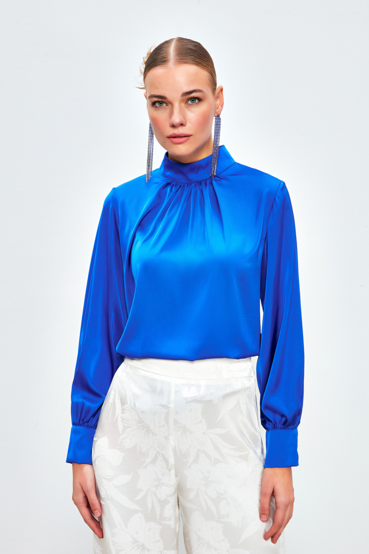 Yaka Detaylı Saten Bluz - SAX MAVİ