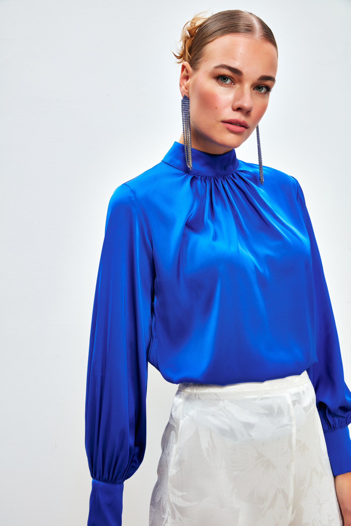 Yaka Detaylı Saten Bluz - SAX MAVİ