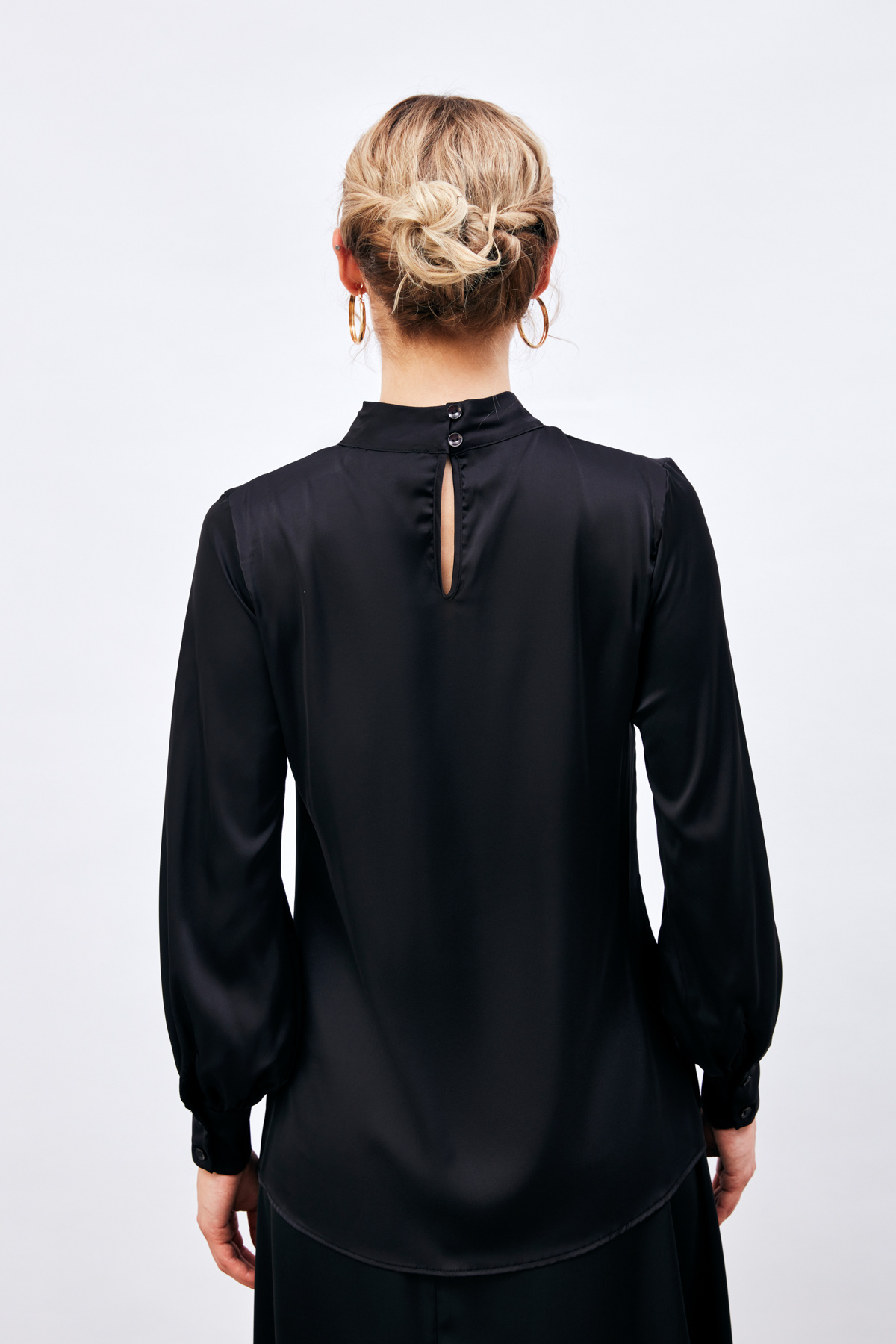 Yaka Detaylı Saten Bluz - SİYAH