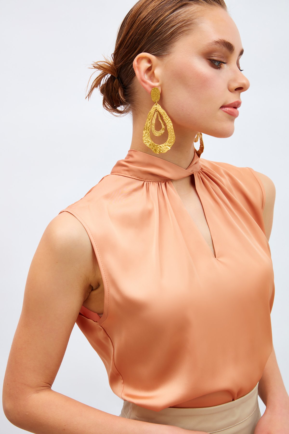 Yaka Detaylı Saten Bluz - SOMON